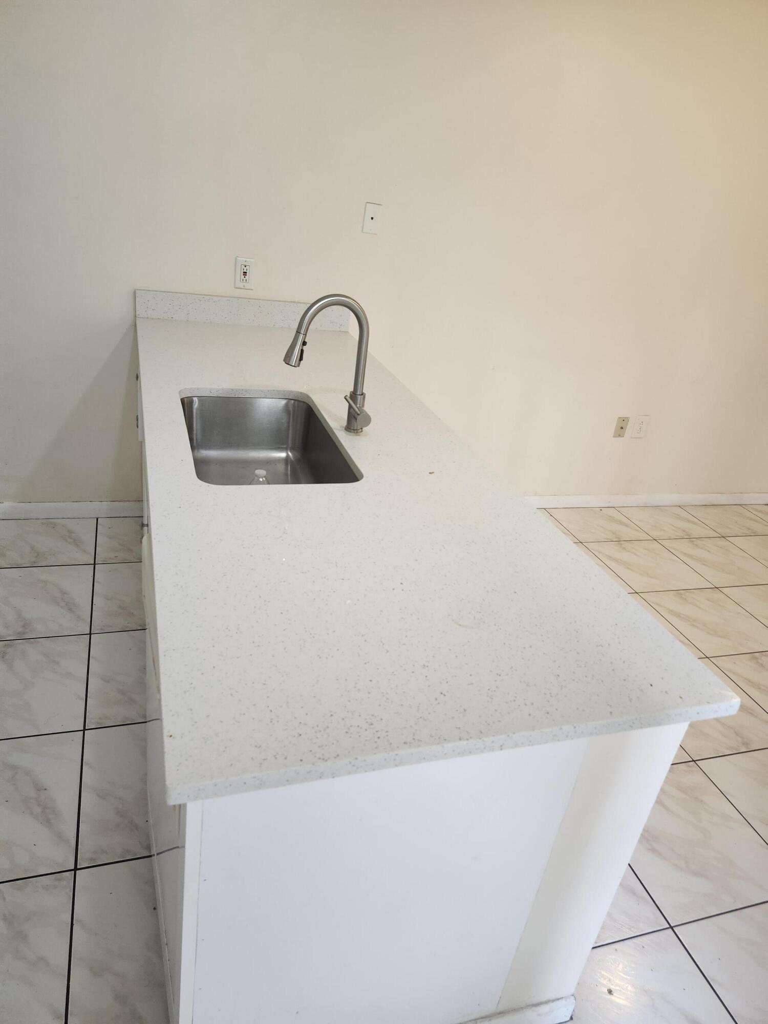 1612 16th Way 1612 Property Photo 4