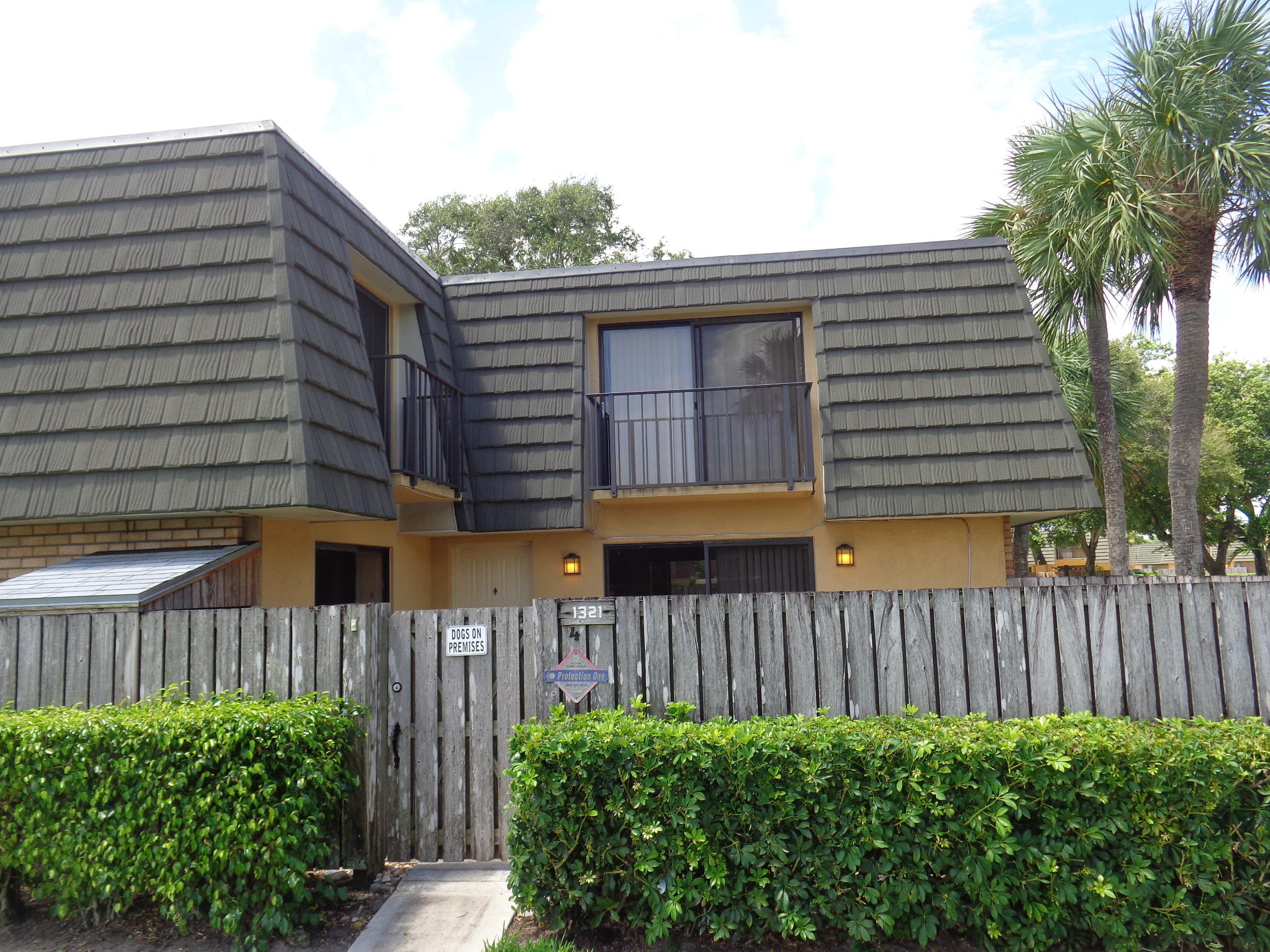1321 13th Way Property Photo 1
