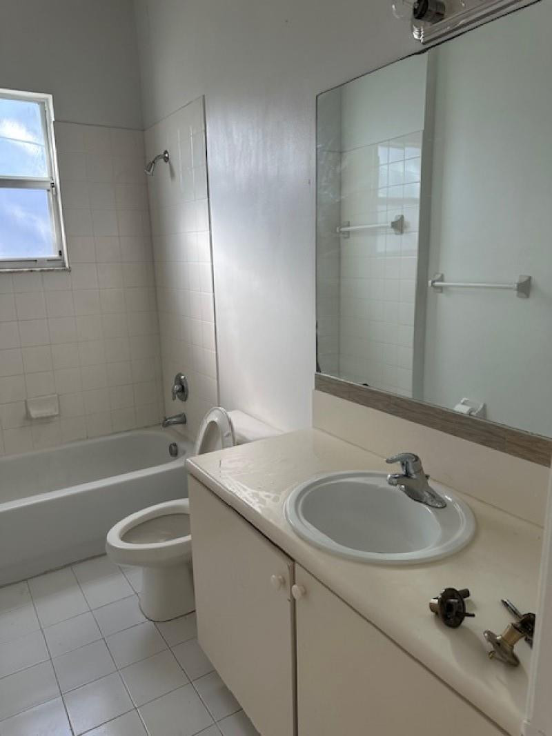 1056 Ne 39th Avenue Property Photo 6