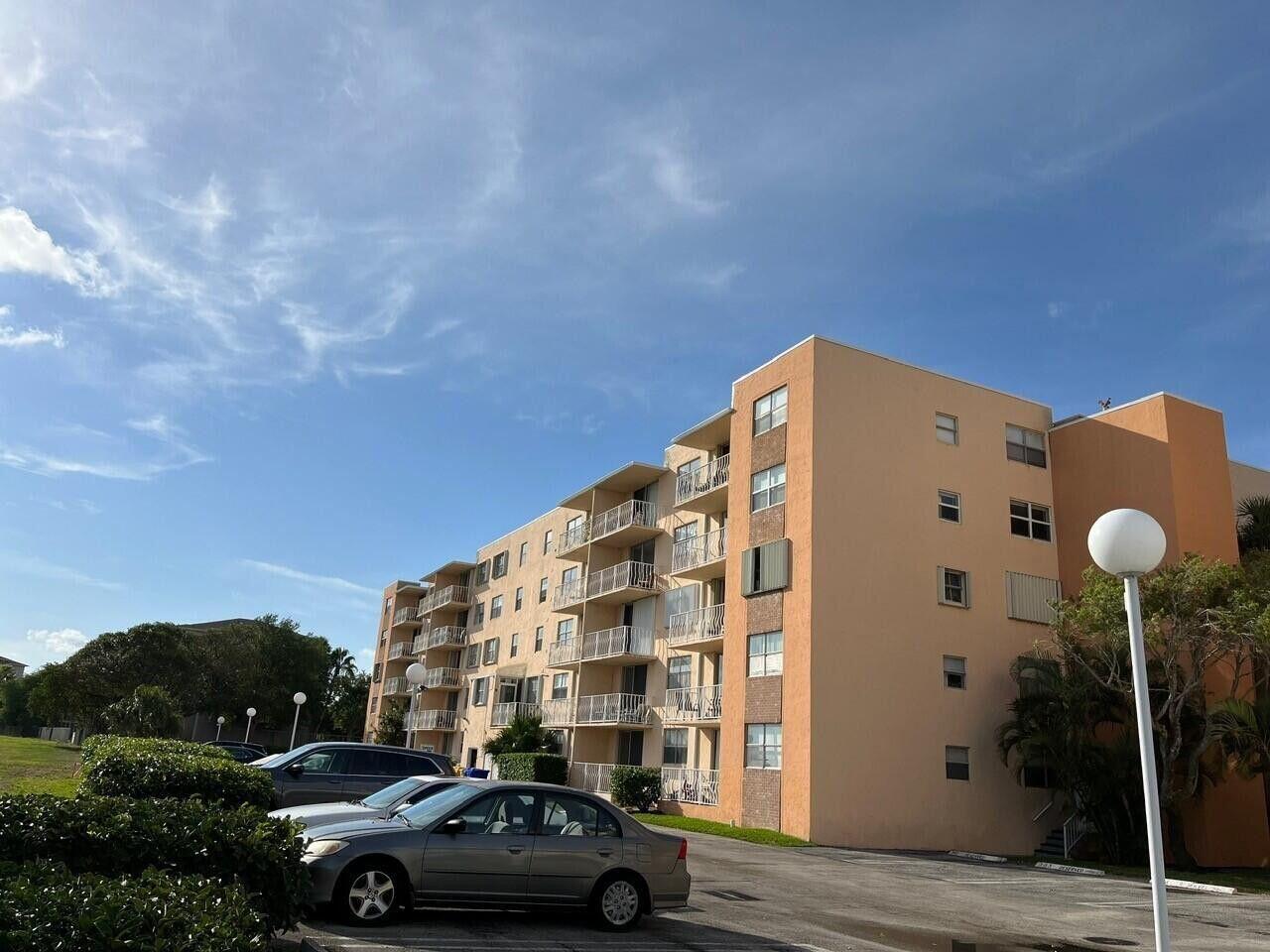 480 Executive Center Drive 4a Property Photo 1