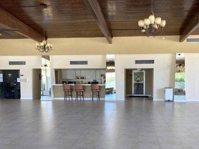 480 Executive Center Drive 4a Property Photo 15