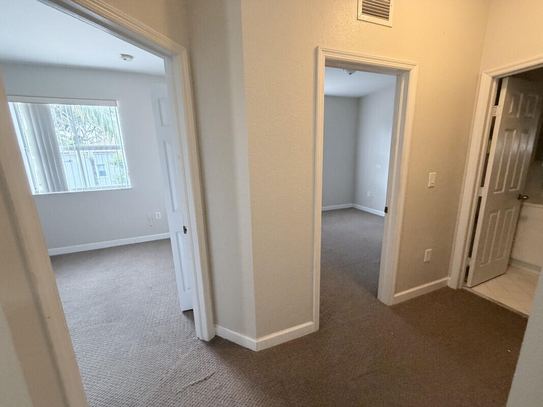 933 Ne 42nd Avenue Property Photo 6