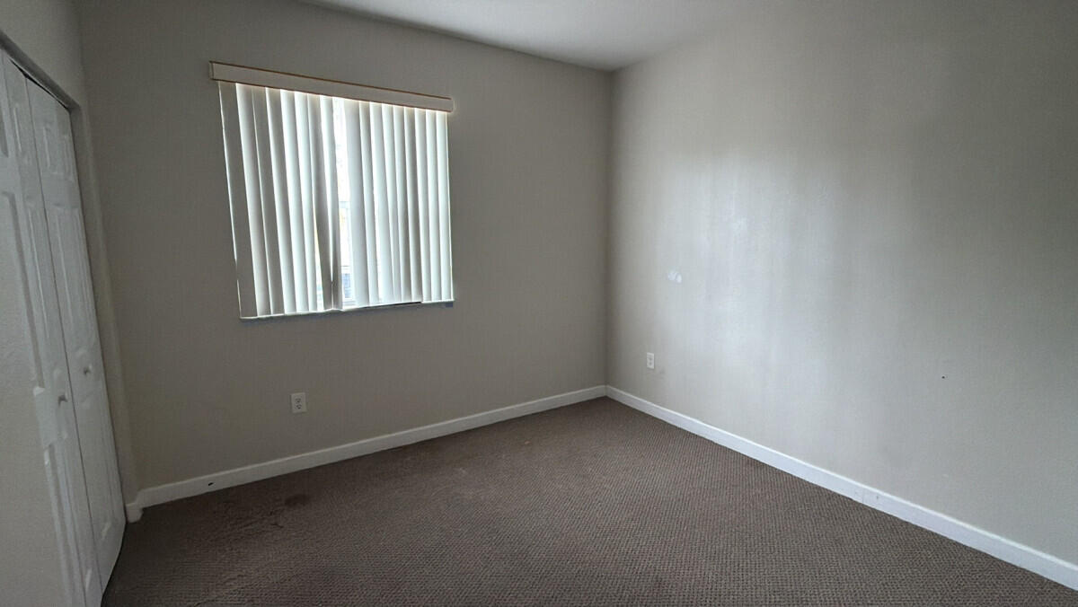 933 Ne 42nd Avenue Property Photo 10