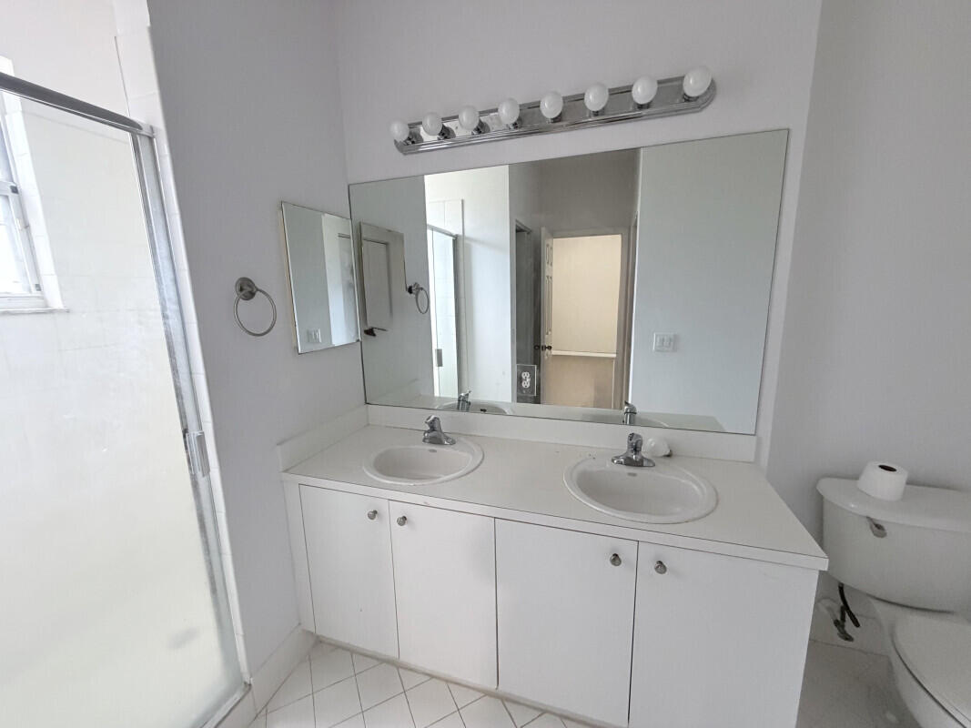 933 Ne 42nd Avenue Property Photo 11