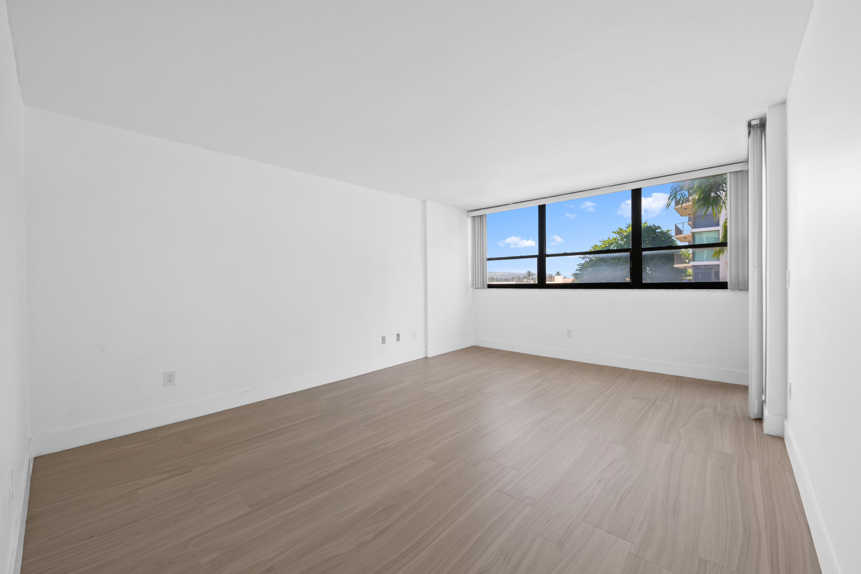859 Jeffery Street 312 Property Photo 15