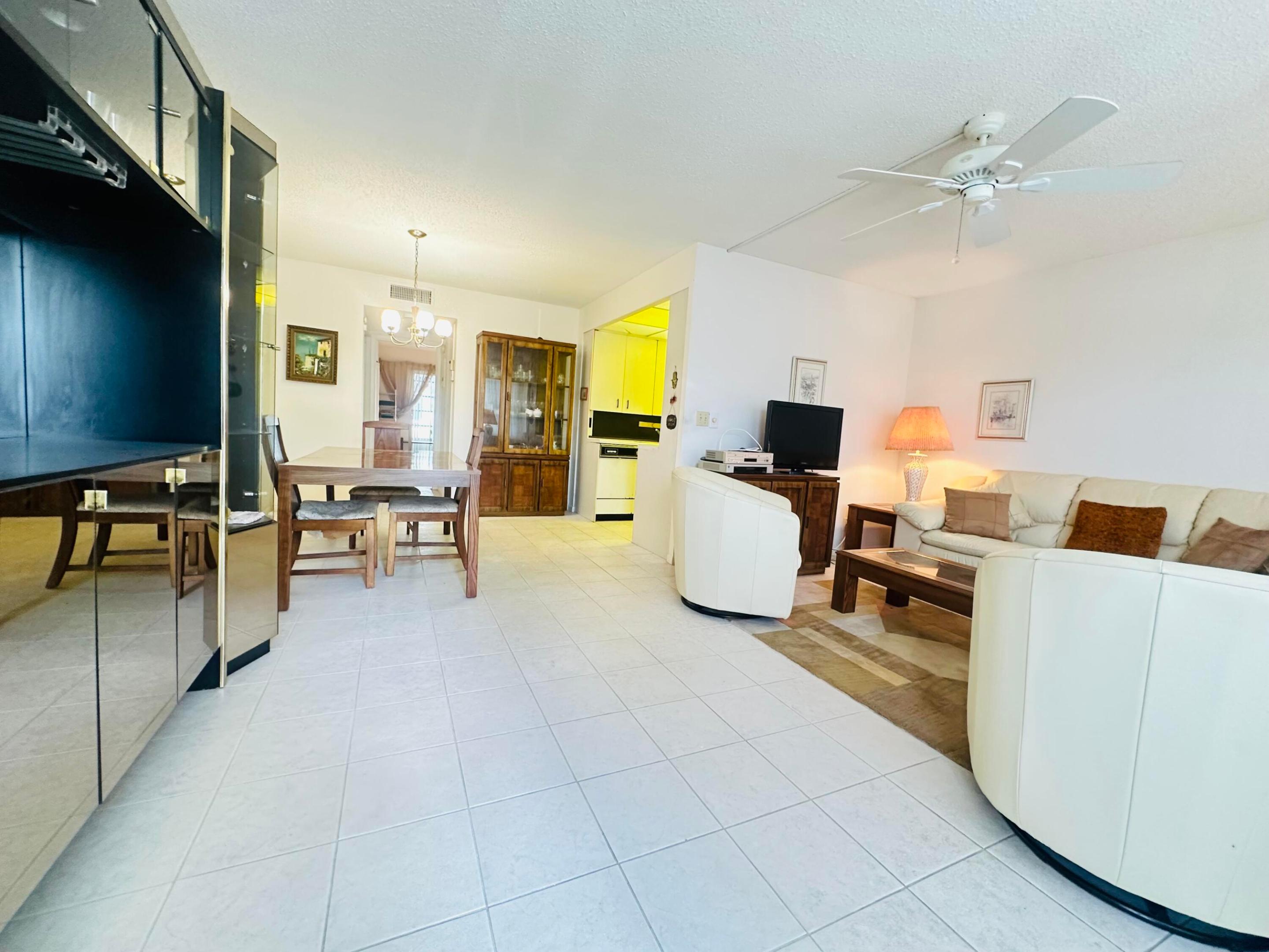 2060 Harwood E Property Photo 3