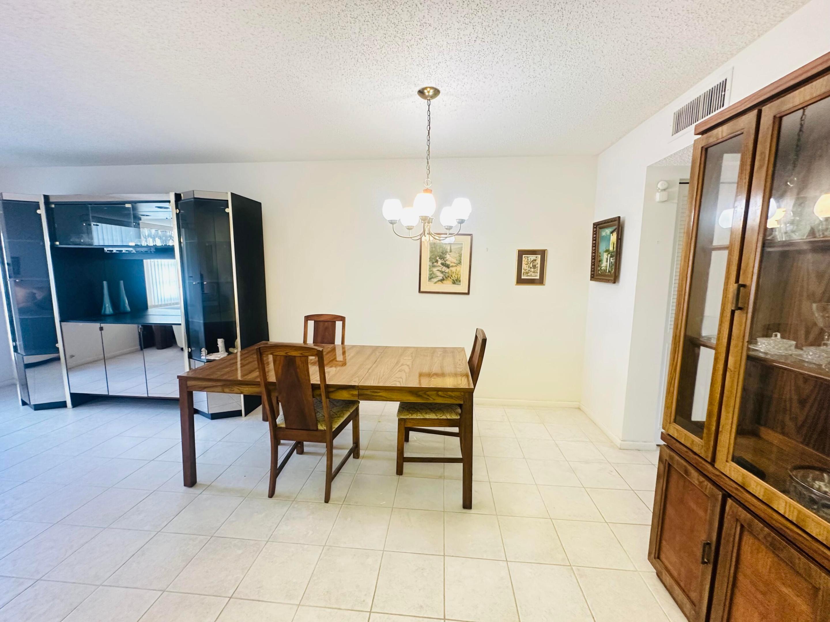 2060 Harwood E Property Photo 8