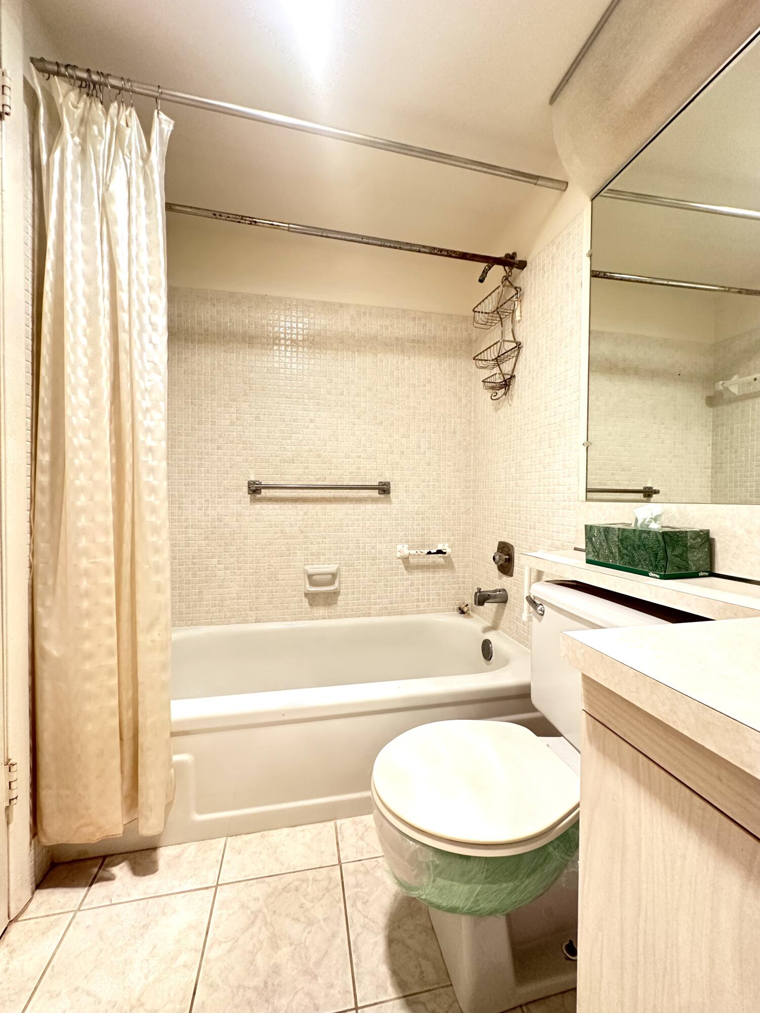 2060 Harwood E Property Photo 17