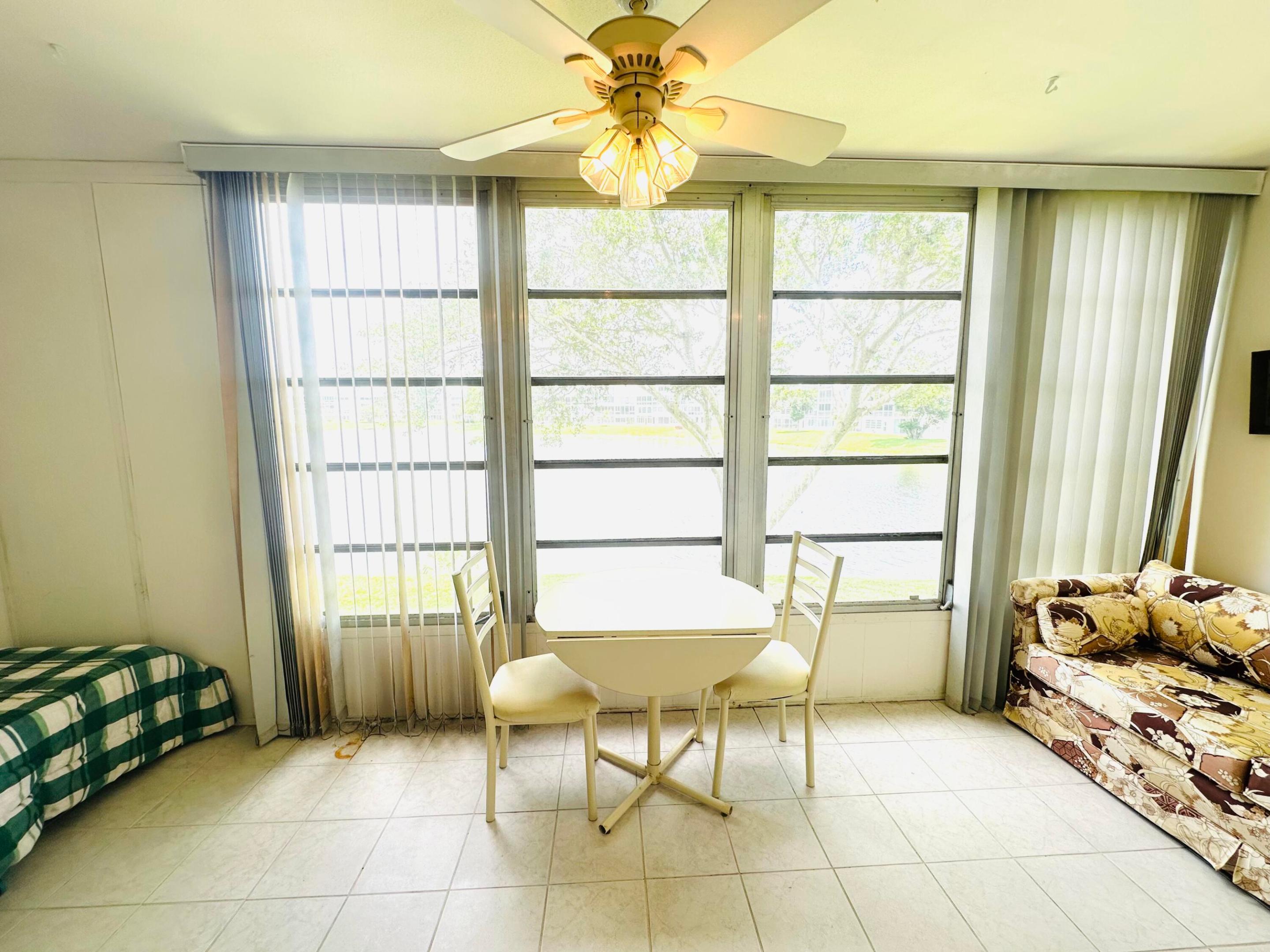 2060 Harwood E Property Photo 19