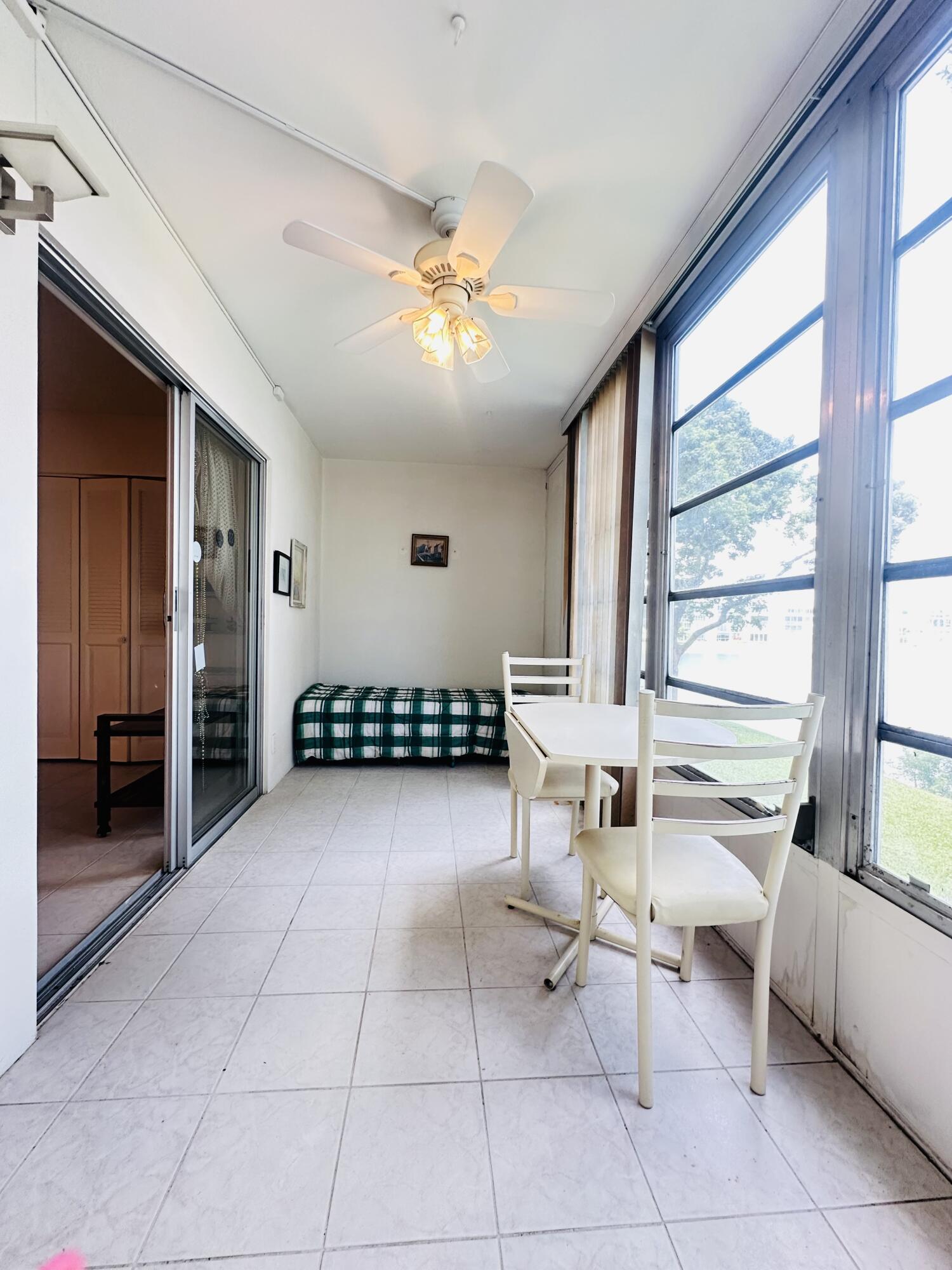 2060 Harwood E Property Photo 21