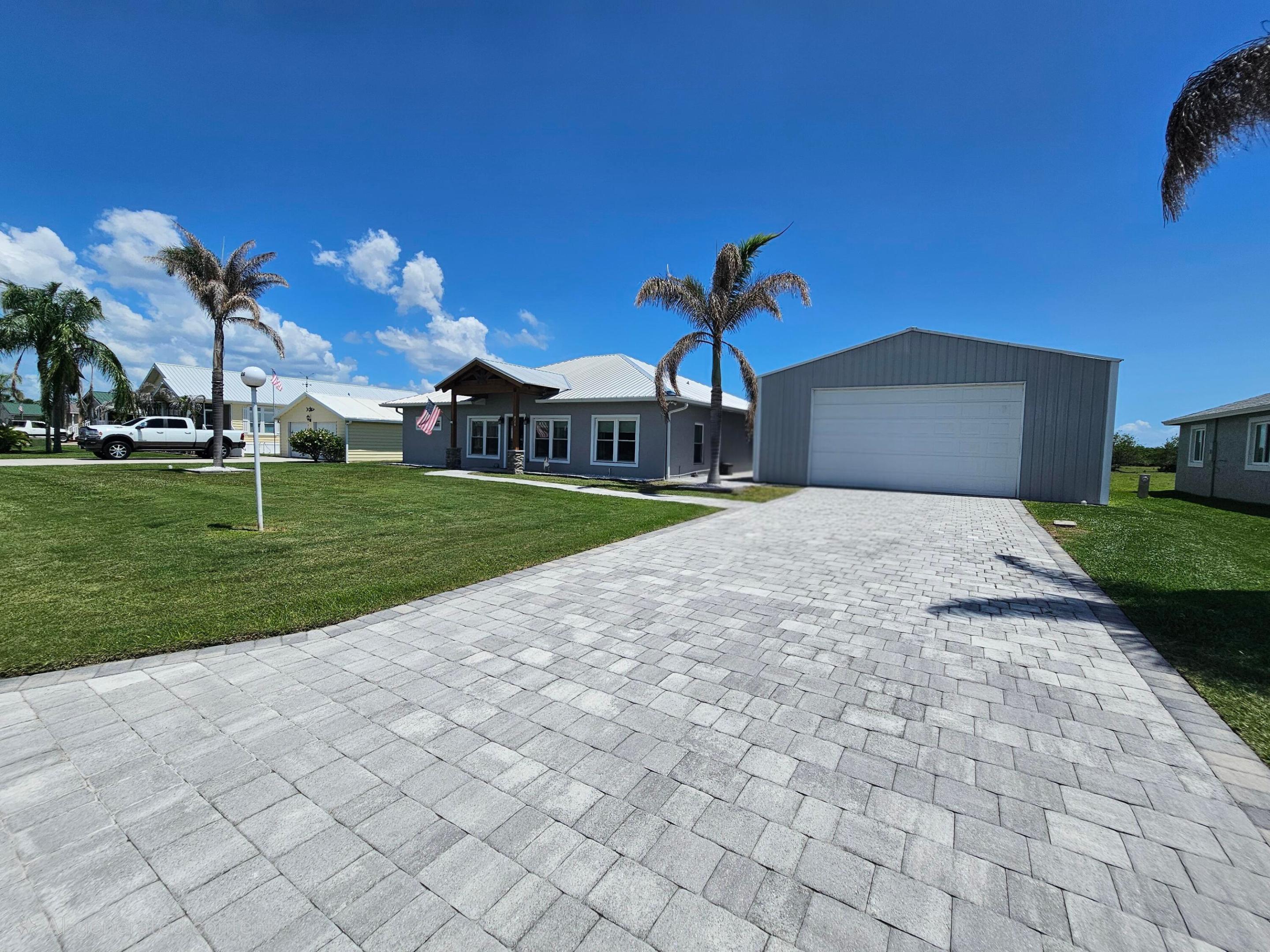 926 Sw 44th Boulevard Property Photo 2