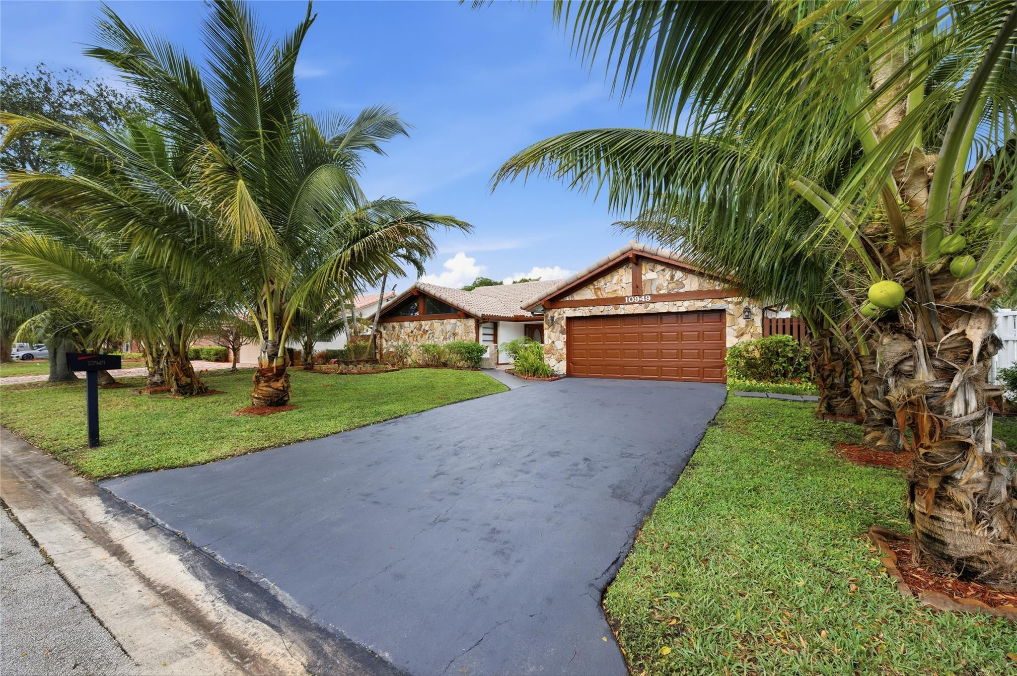 10949 Nw 1st Manor Property Photo 42