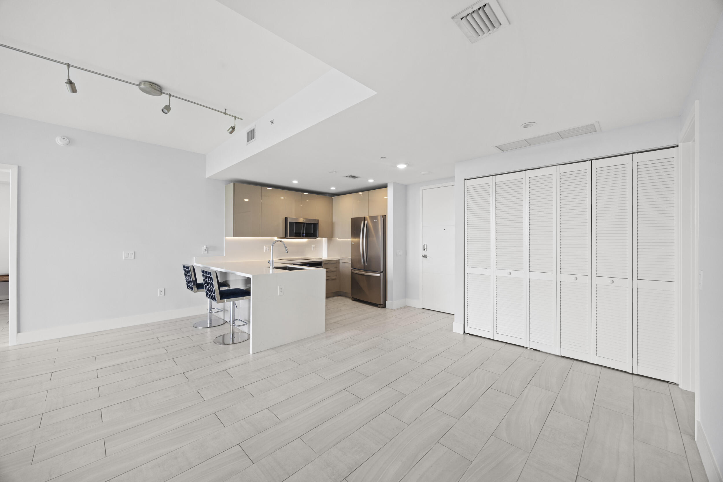 2000 Metropica Way 802 Property Photo 7