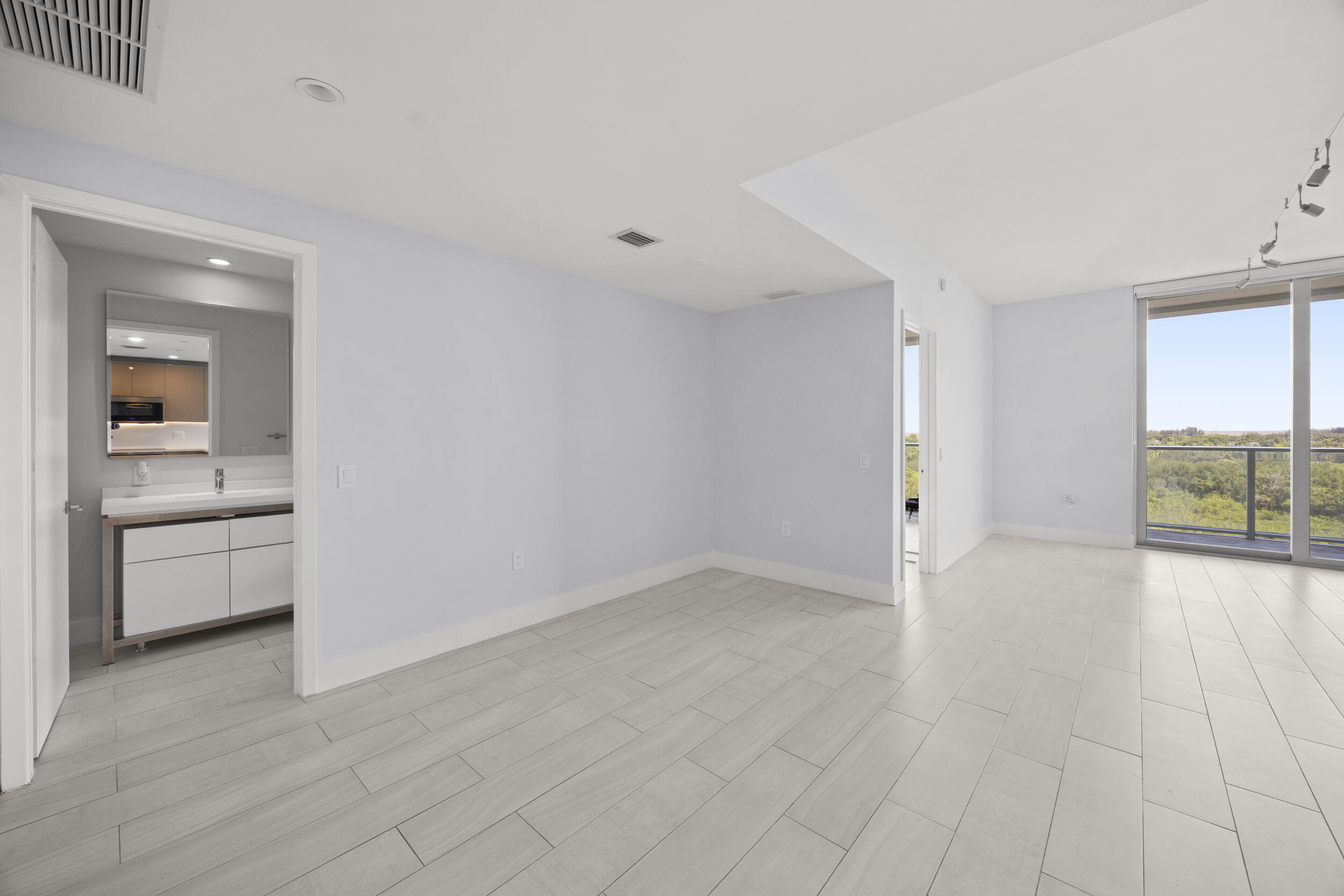 2000 Metropica Way 802 Property Photo 12