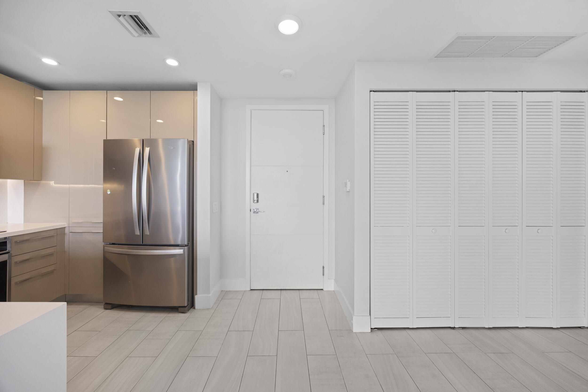 2000 Metropica Way 802 Property Photo 13