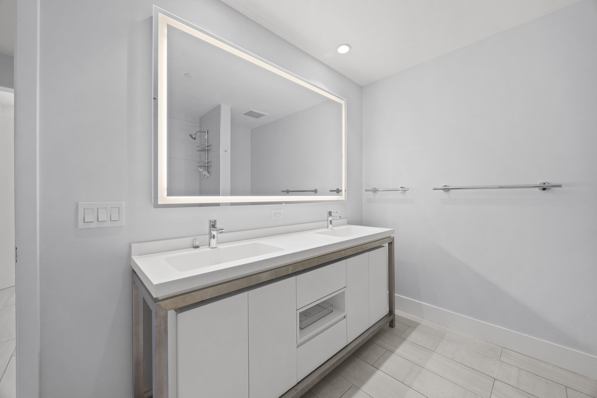 2000 Metropica Way 802 Property Photo 15