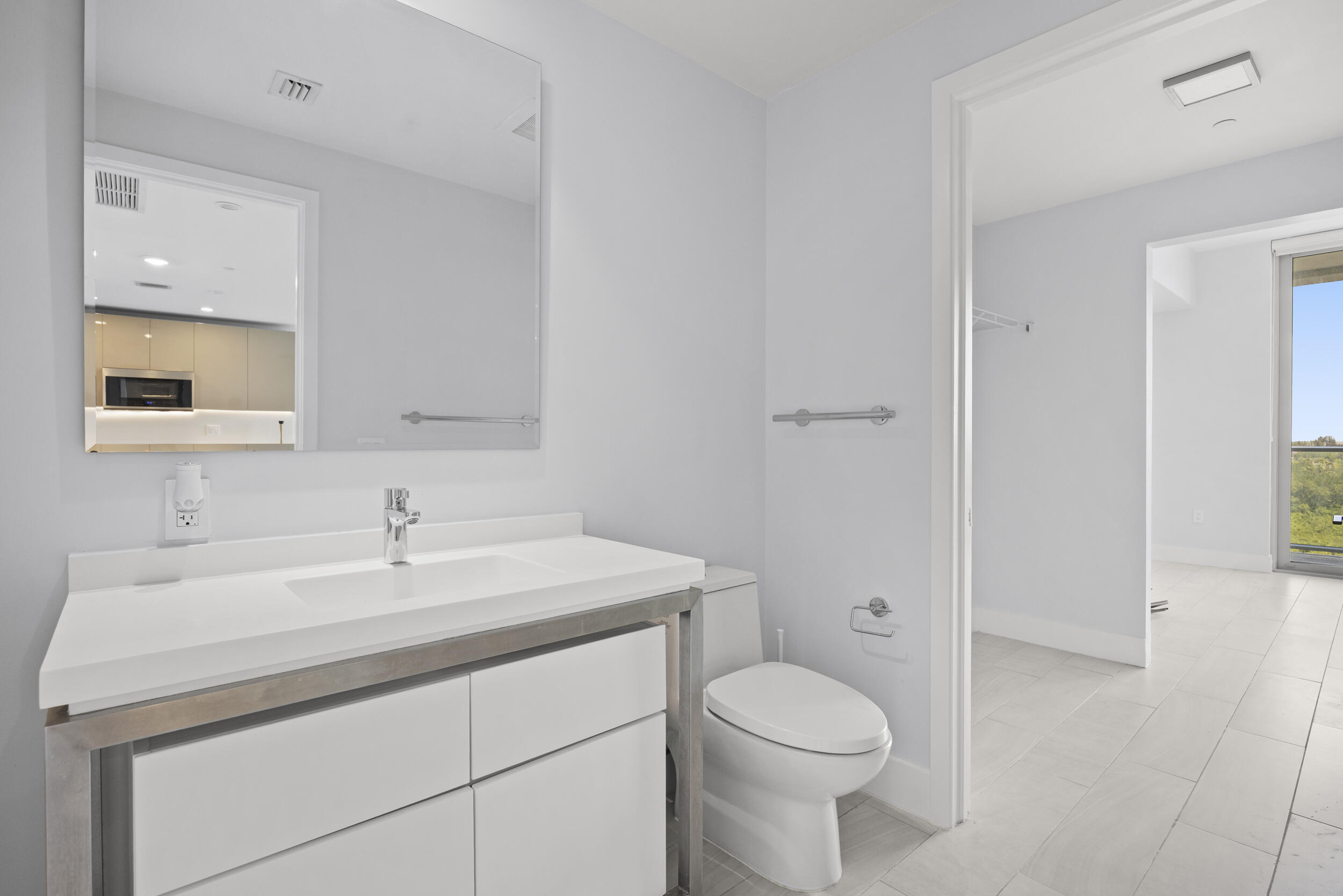 2000 Metropica Way 802 Property Photo 19