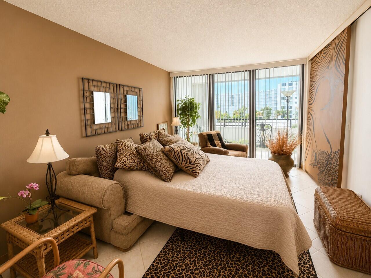3589 S Ocean Boulevard 404 Property Photo 12