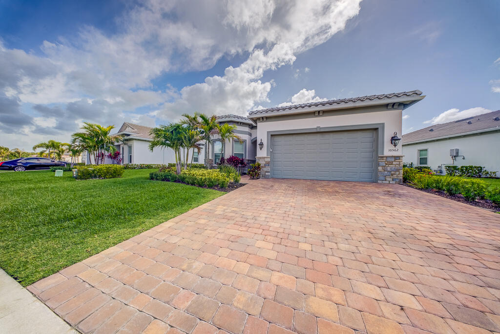 10562 Northbrook Circle Property Photo 1