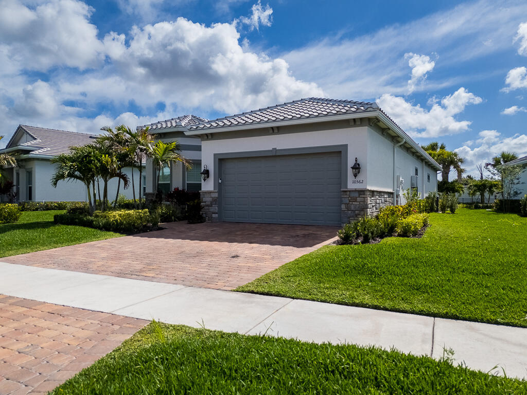 10562 Northbrook Circle Property Photo 5