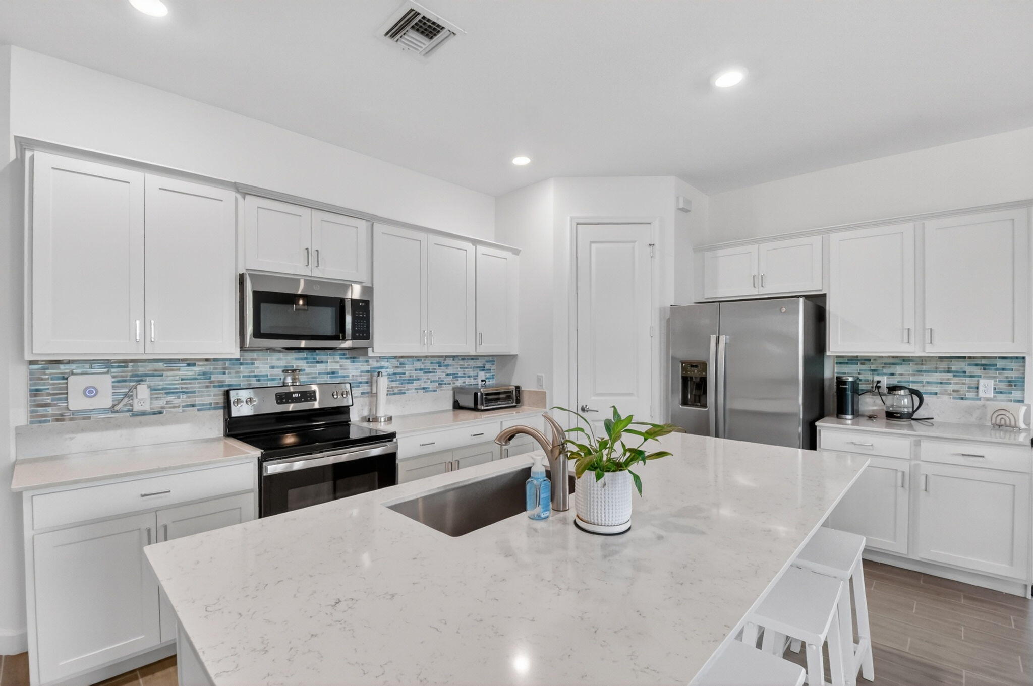 6026 Henderson Way Property Photo 1