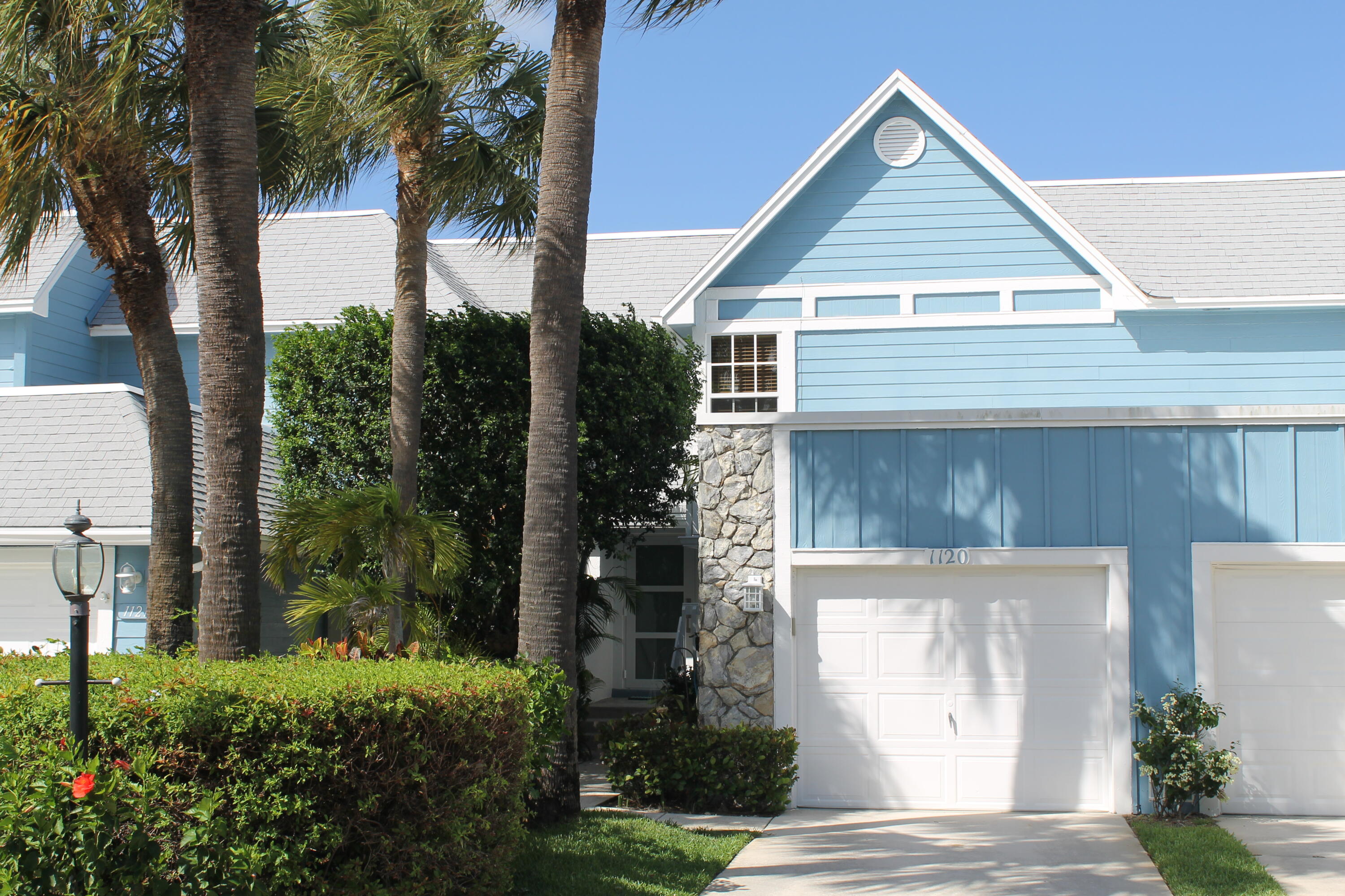 1120 Ocean Dunes Circle Property Photo 2