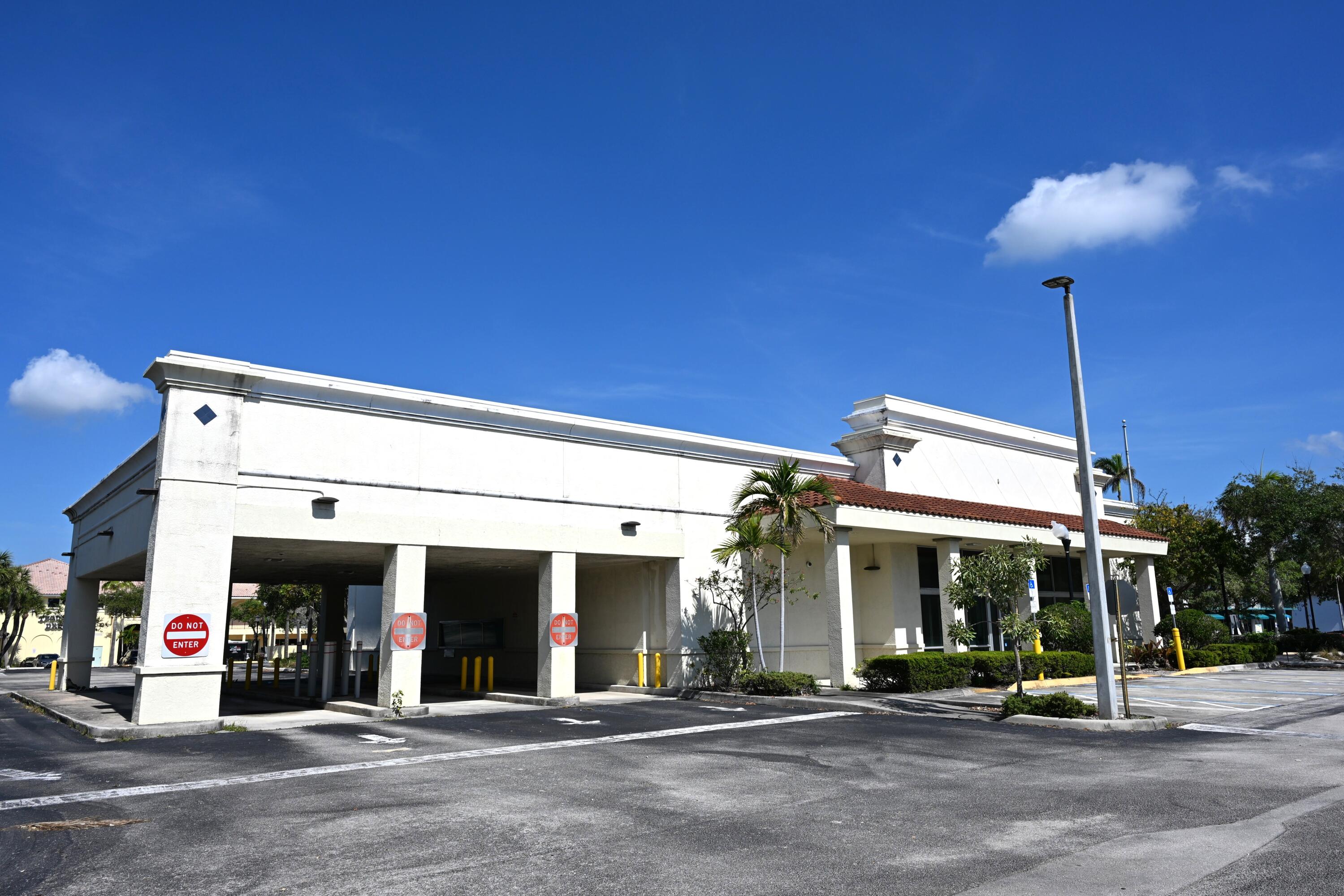 150 Tequesta Drive Property Photo 2