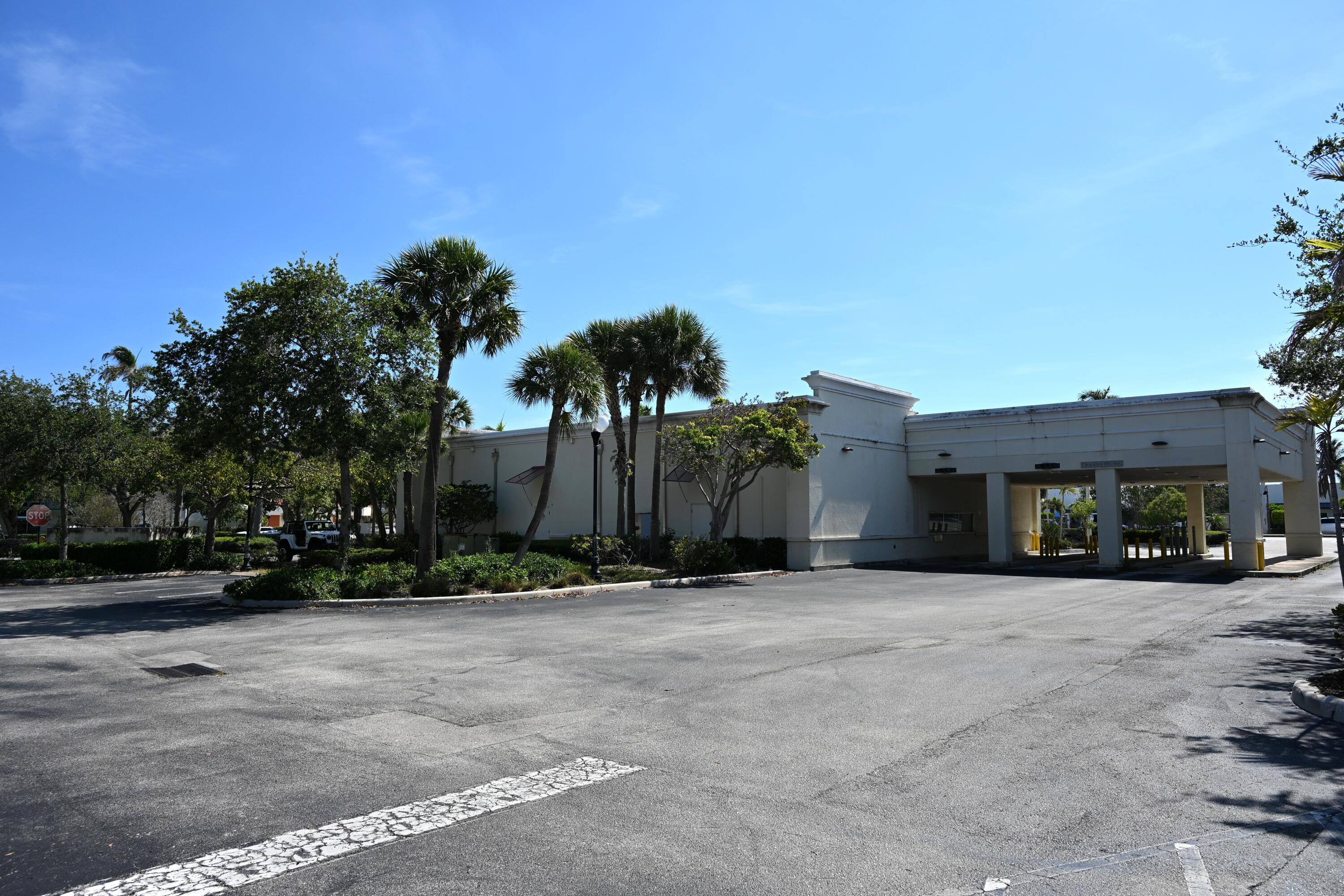 150 Tequesta Drive Property Photo 3