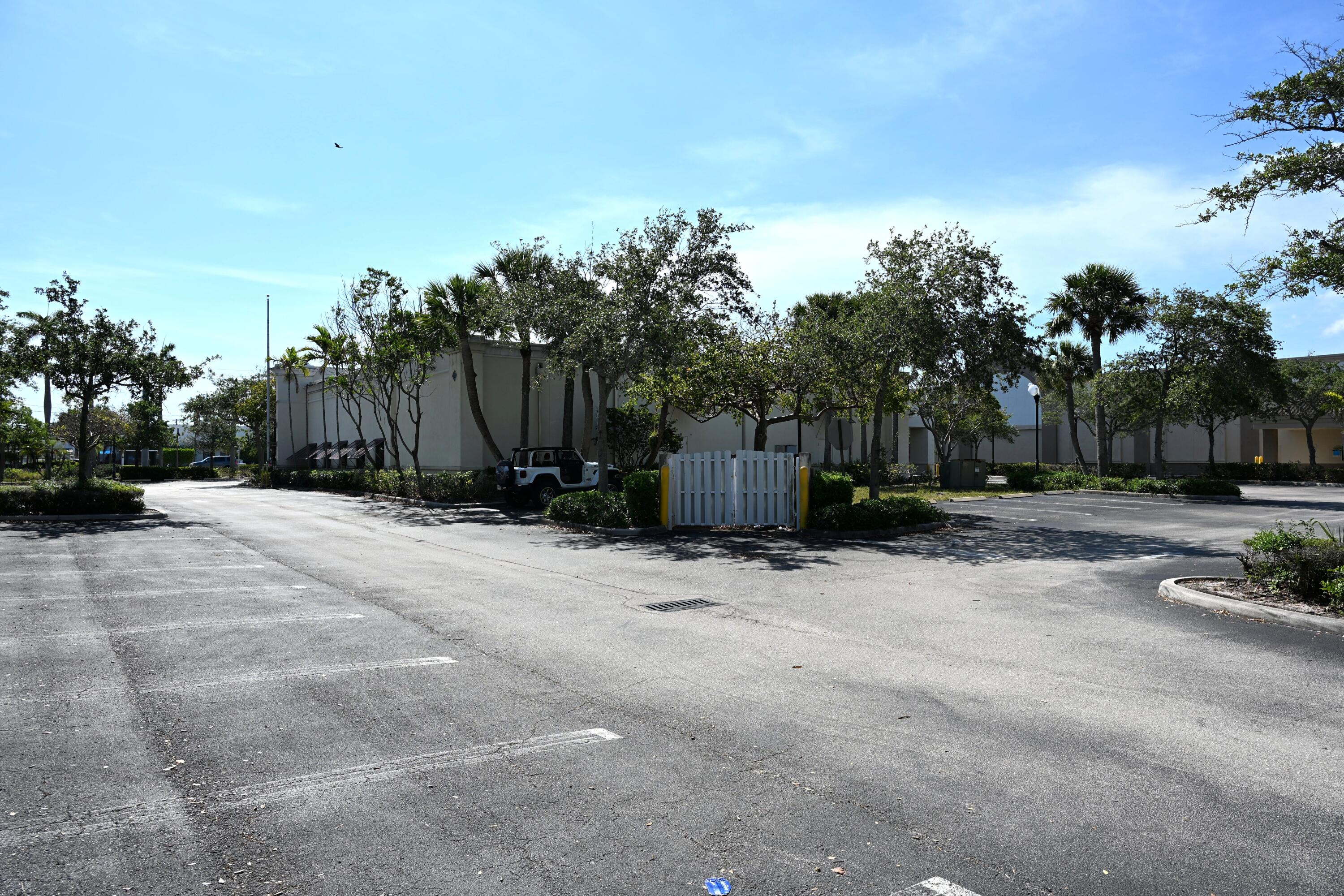 150 Tequesta Drive Property Photo 4