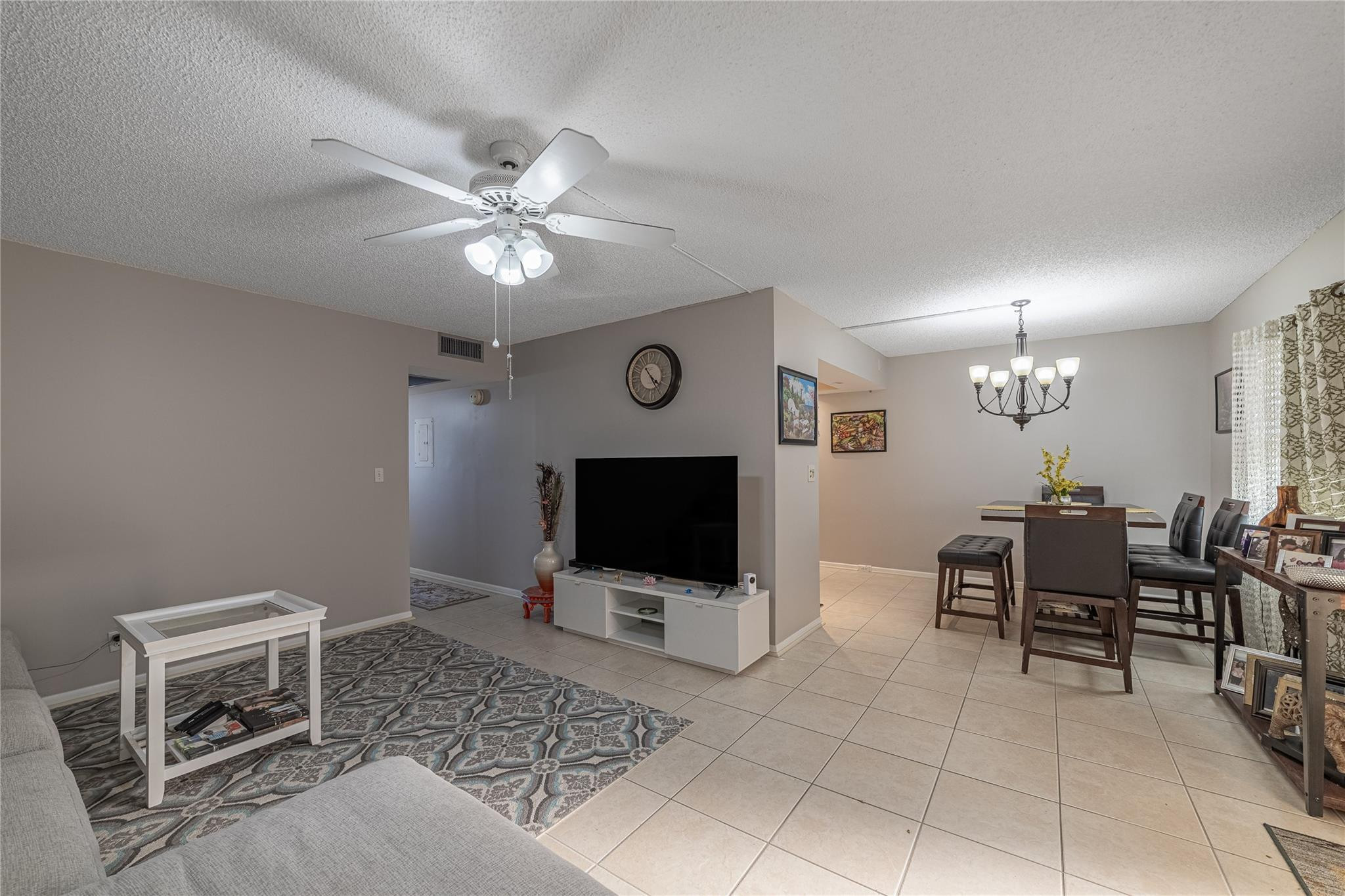 1902 Bermuda Circle Property Photo 3