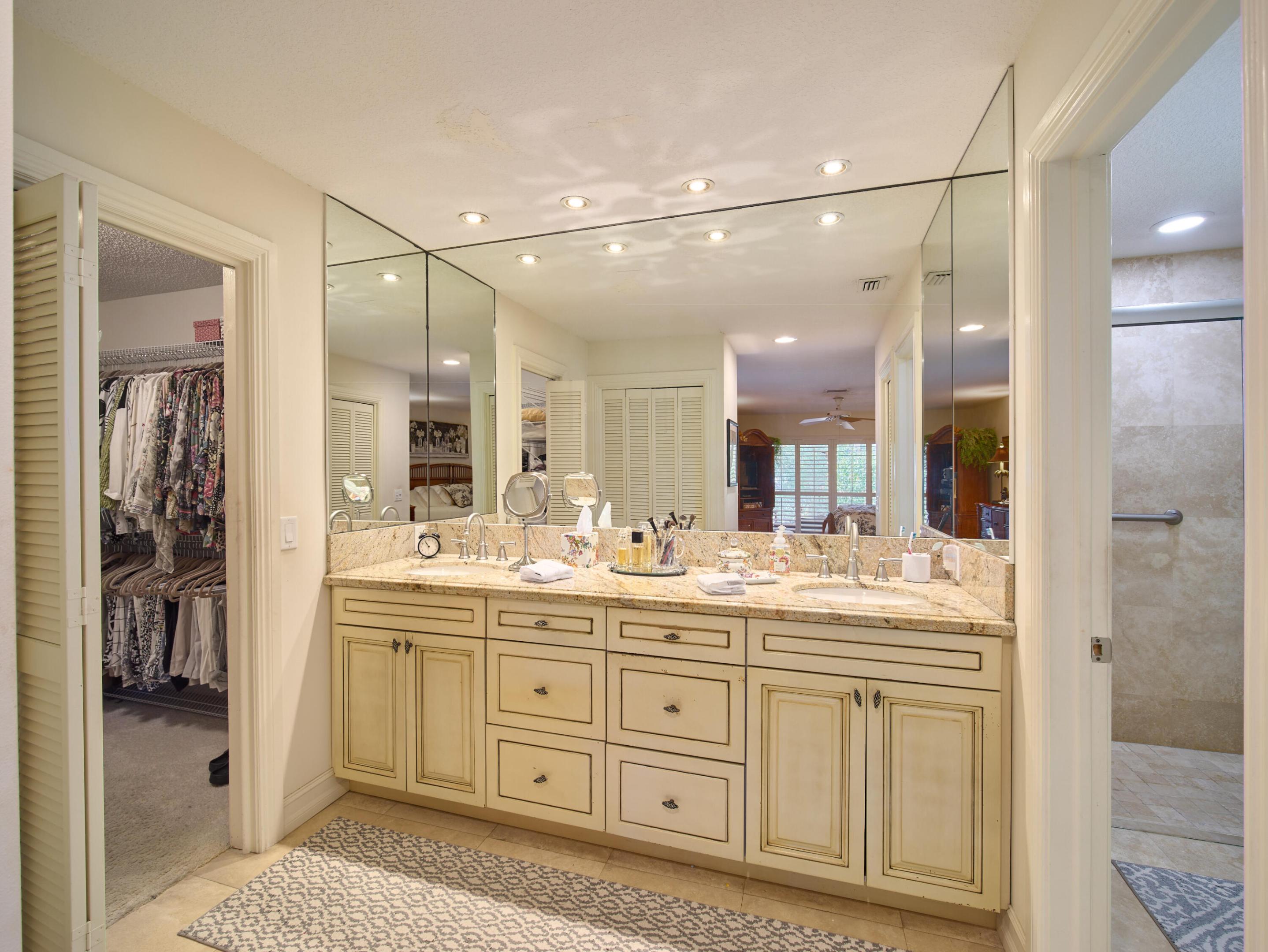 13588 Cross Pointe Drive Property Photo 16