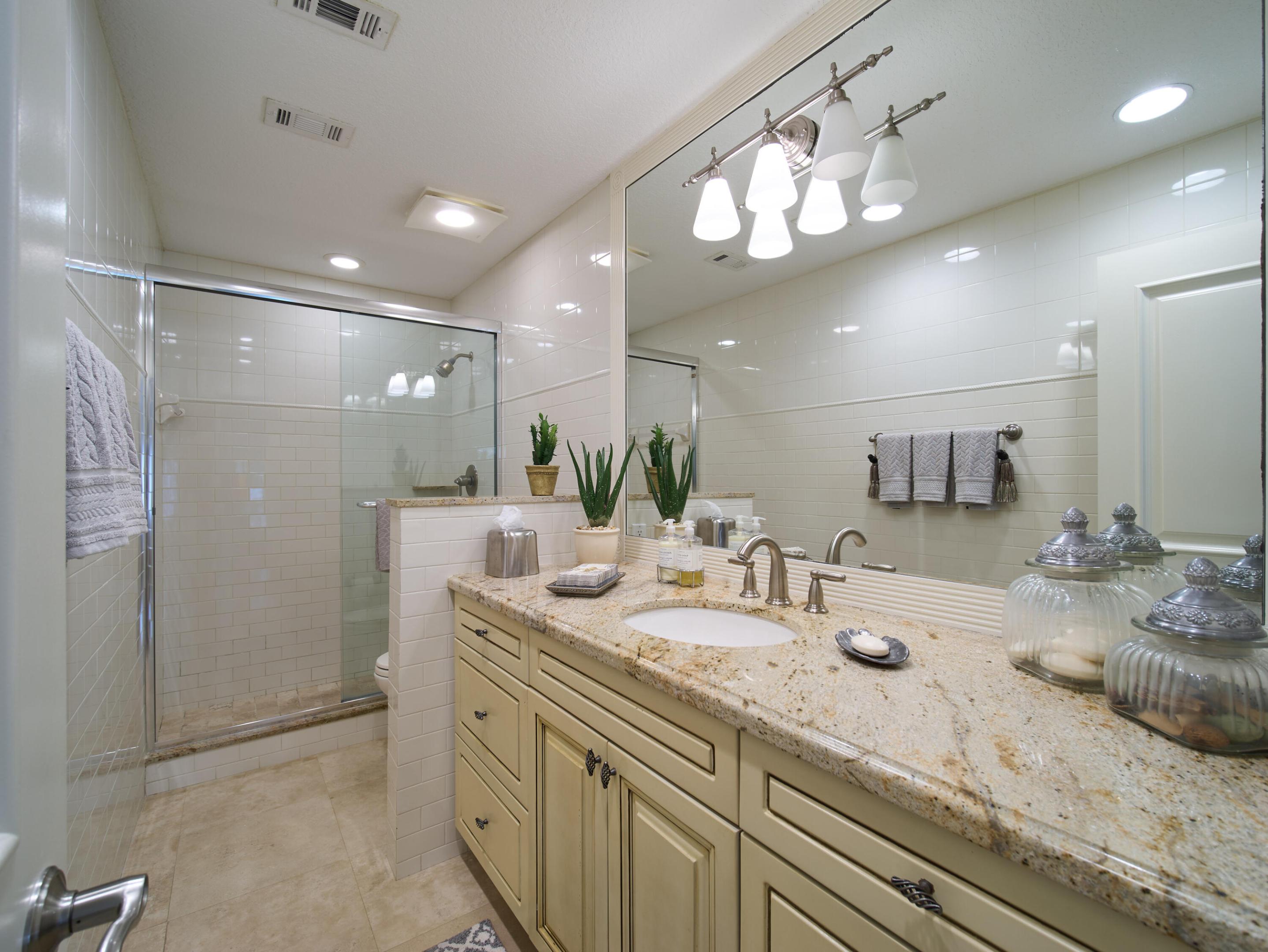 13588 Cross Pointe Drive Property Photo 20