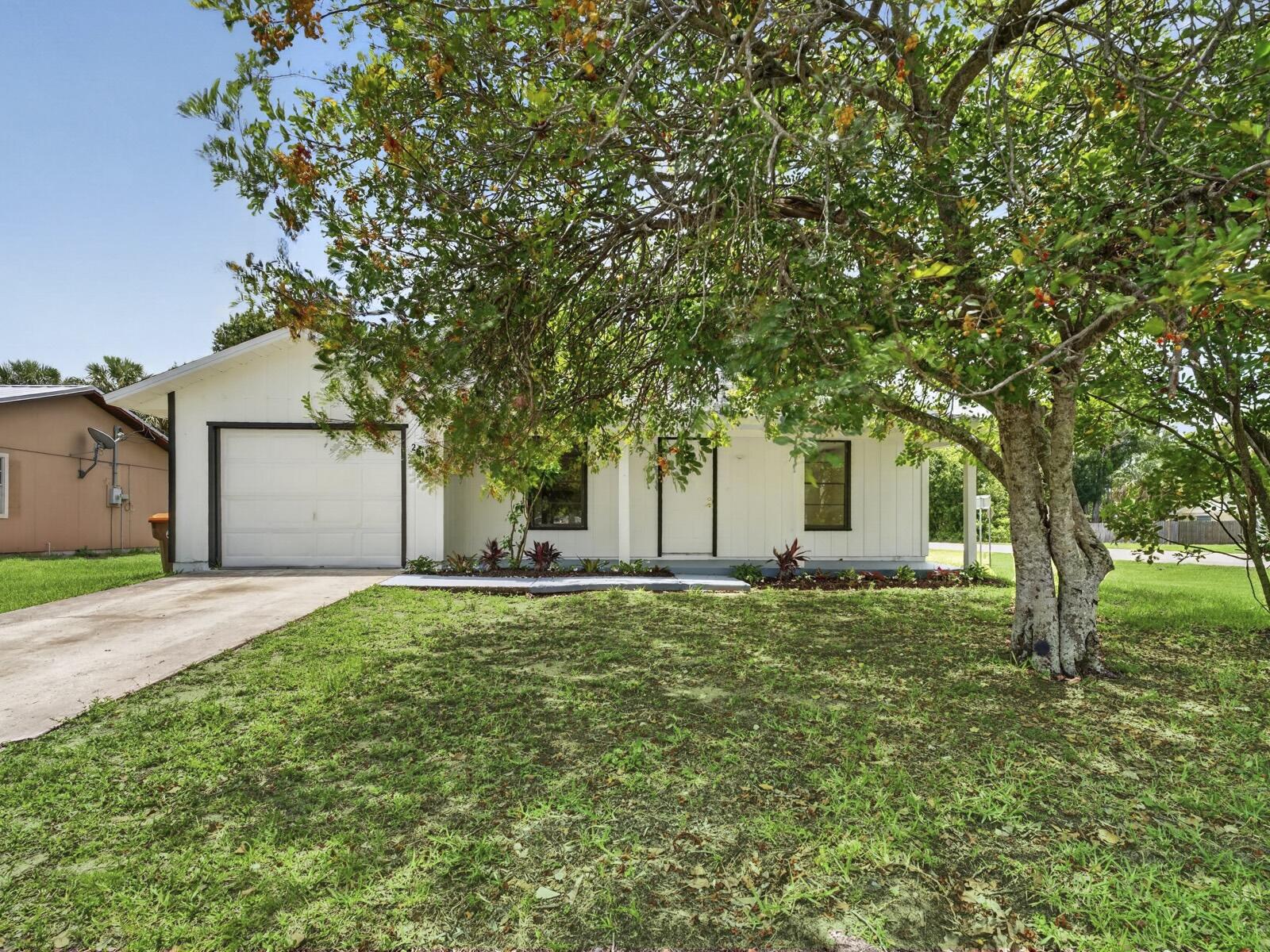 2575 1st Place Property Photo 1