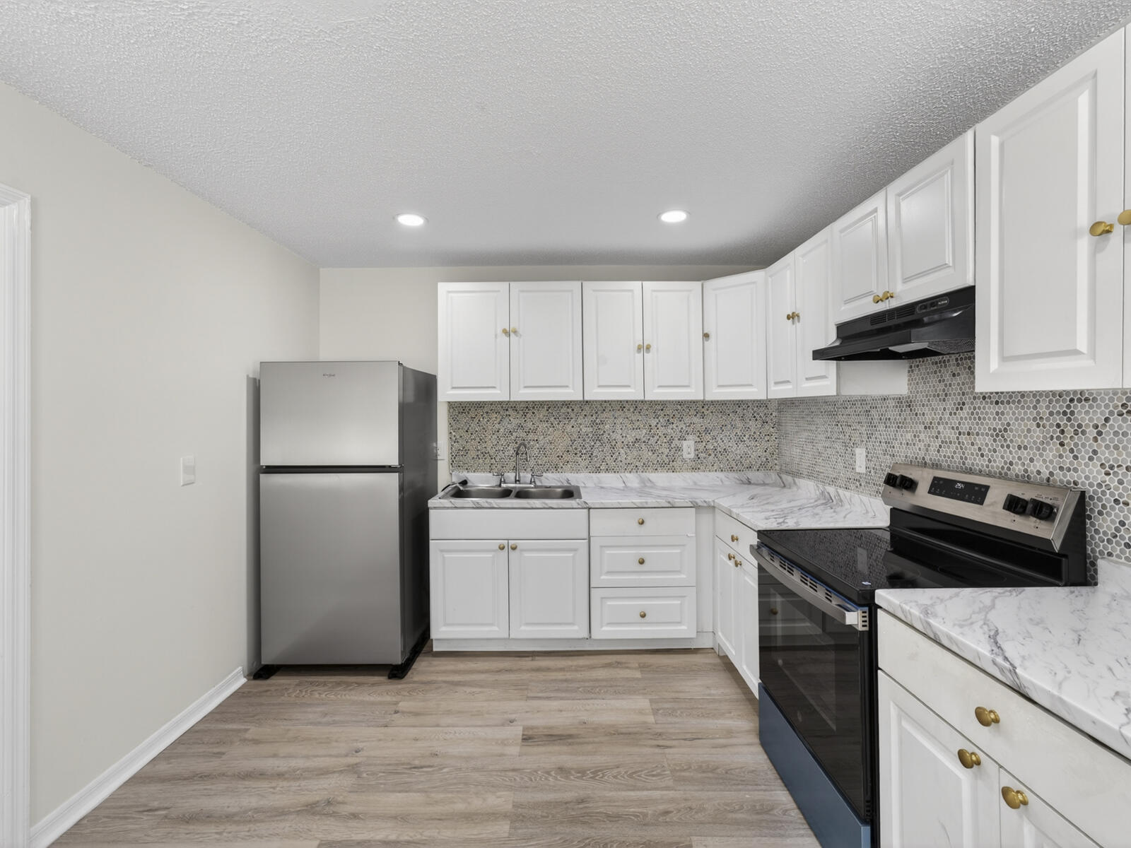 2575 1st Place Property Photo 6