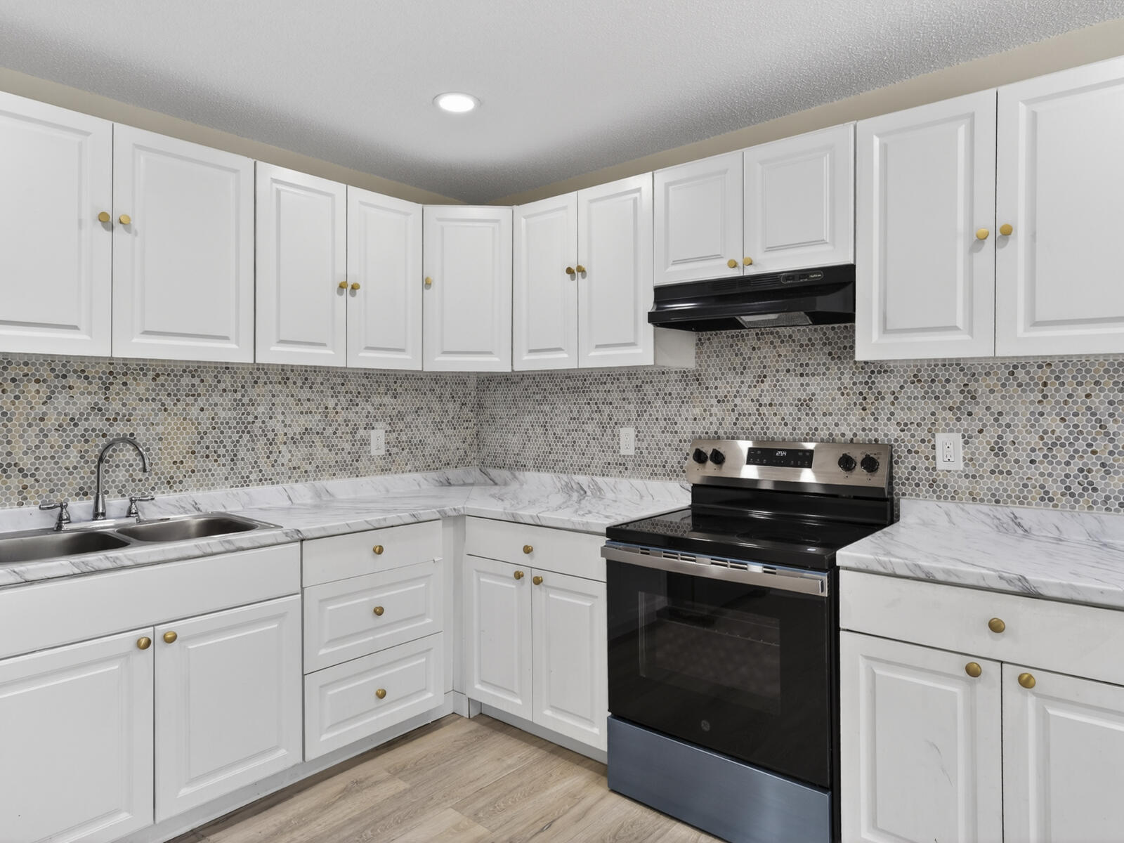 2575 1st Place Property Photo 7