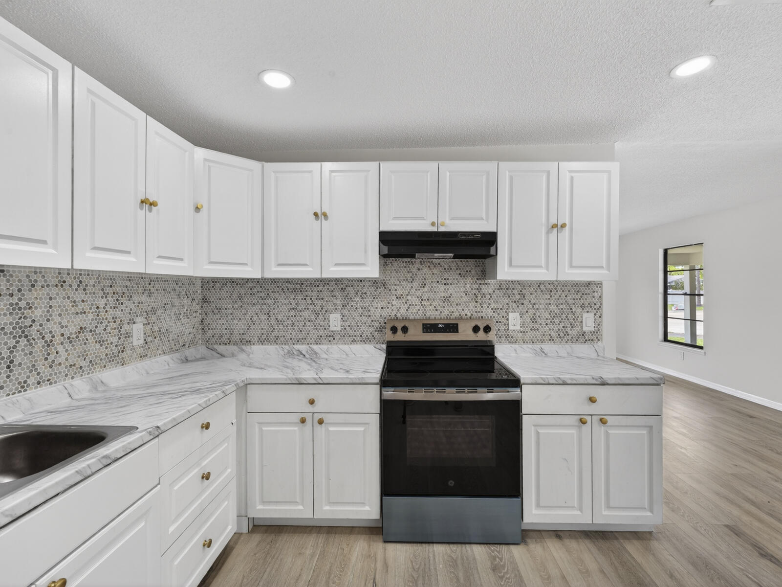 2575 1st Place Property Photo 8