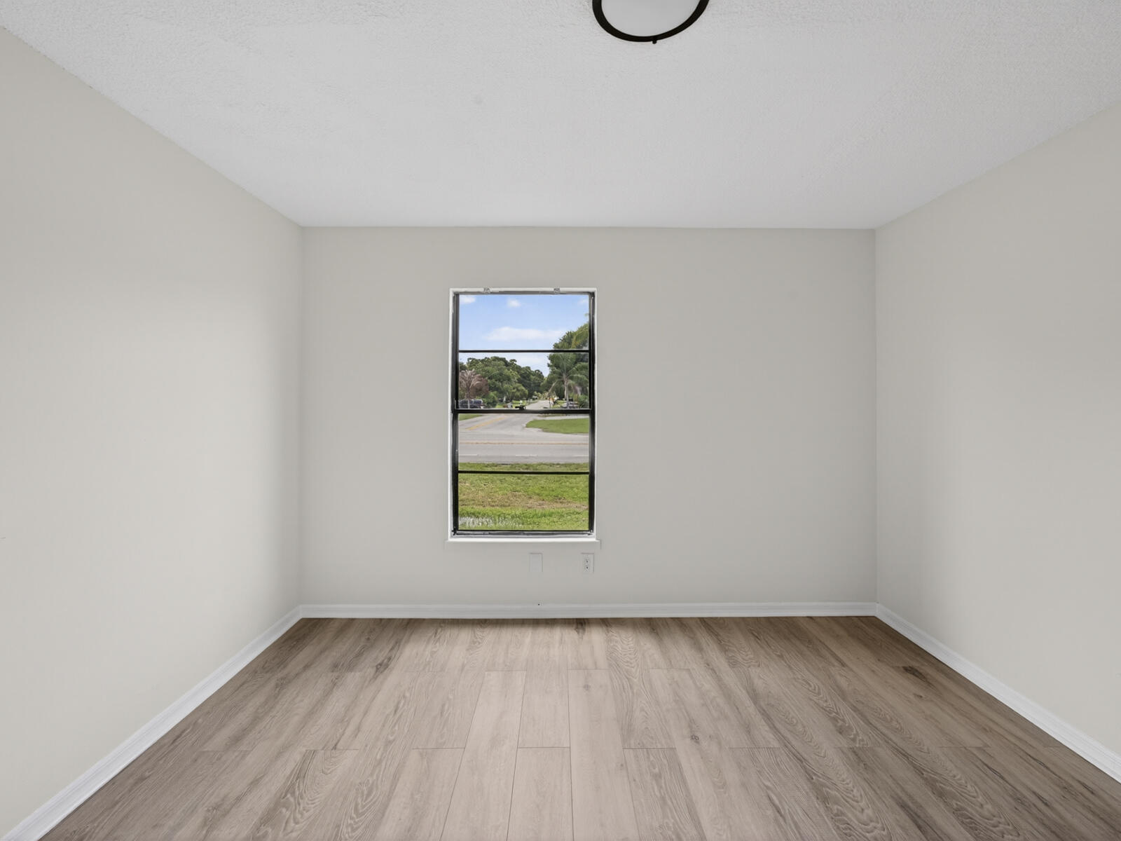 2575 1st Place Property Photo 24