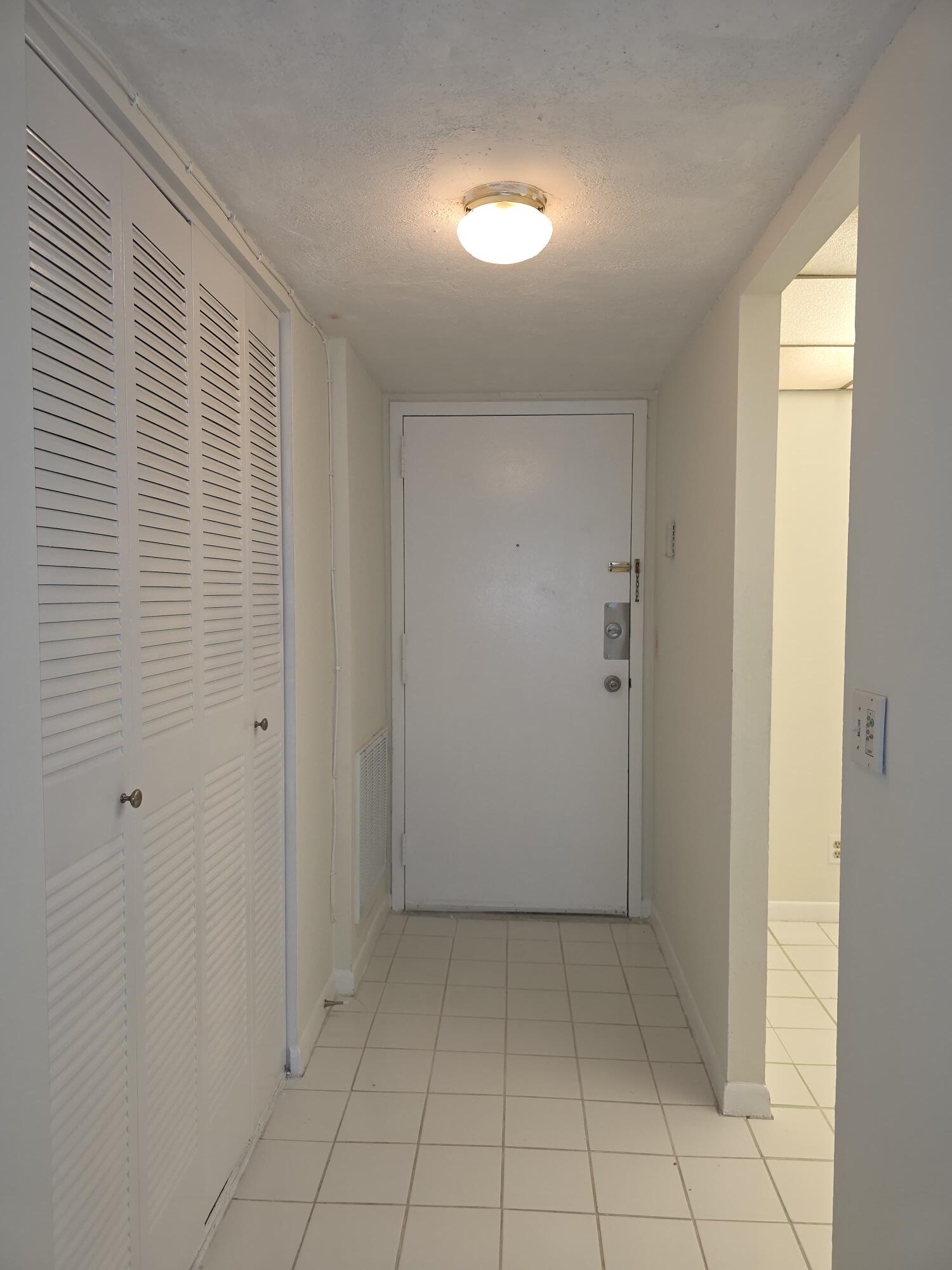 470 Executive Center Drive 2k Property Photo 4