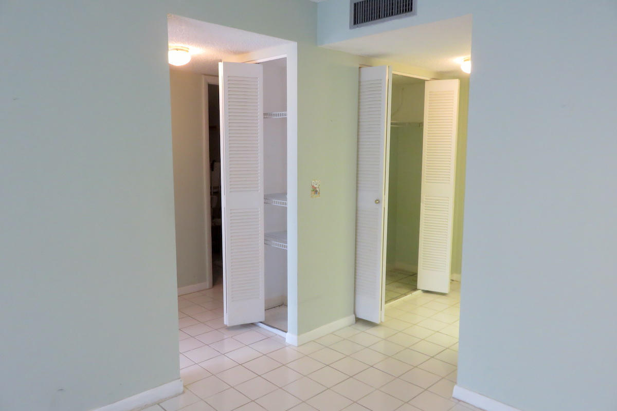 470 Executive Center Drive 2k Property Photo 5