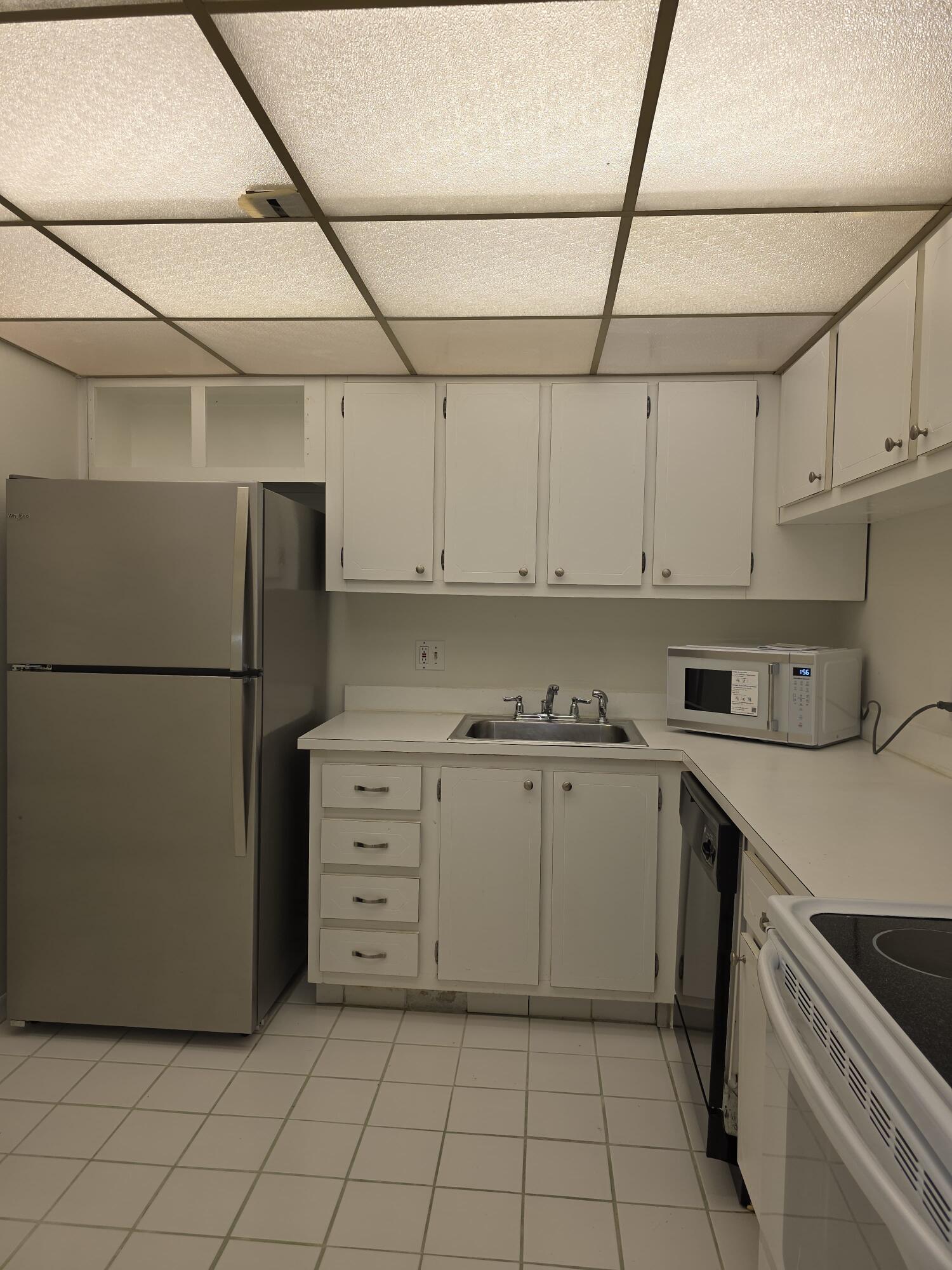 470 Executive Center Drive 2k Property Photo 6