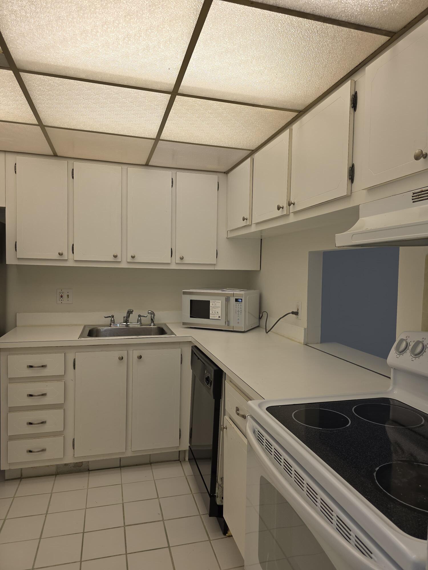 470 Executive Center Drive 2k Property Photo 7