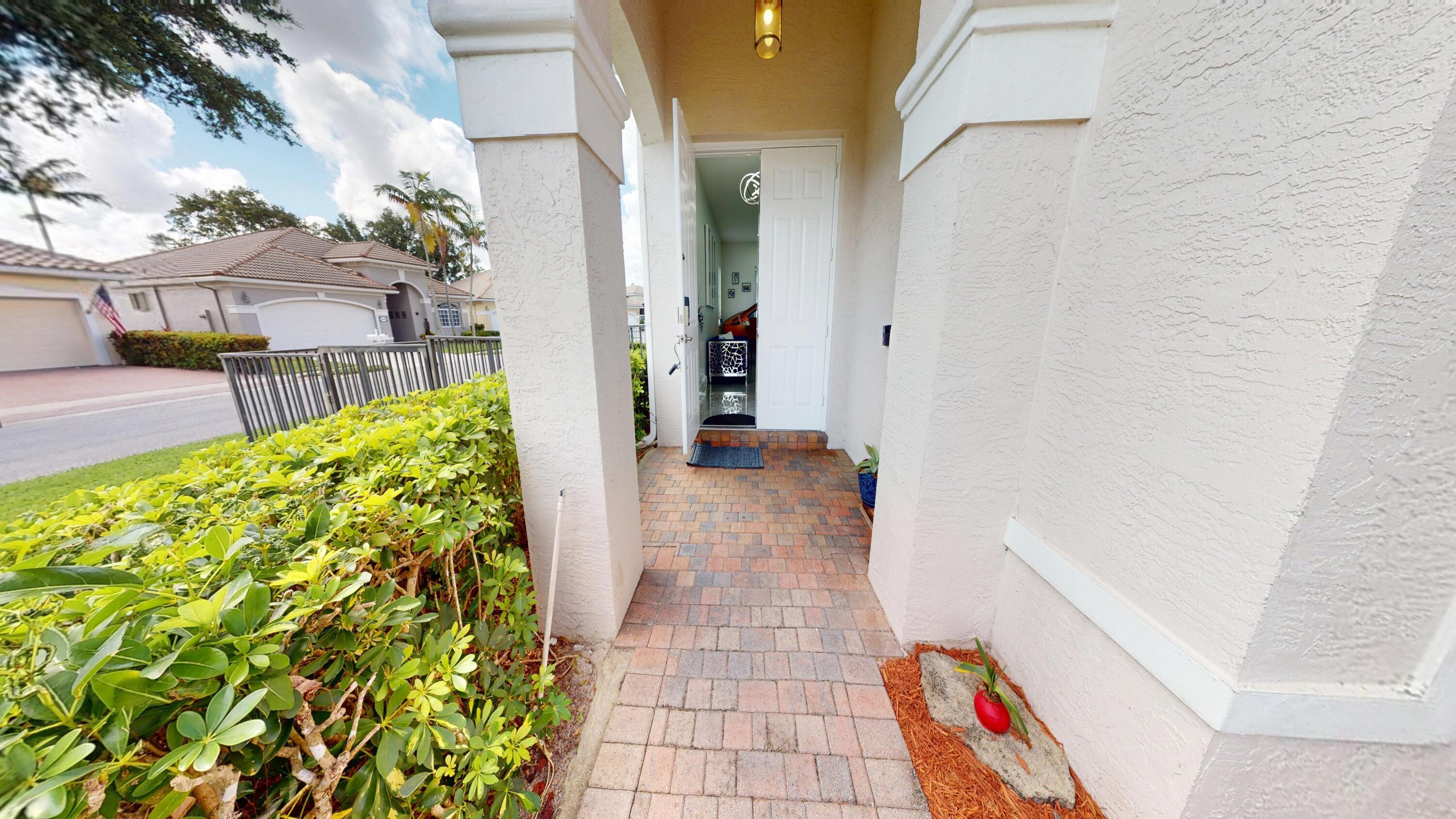8586 White Cay Property Photo 2