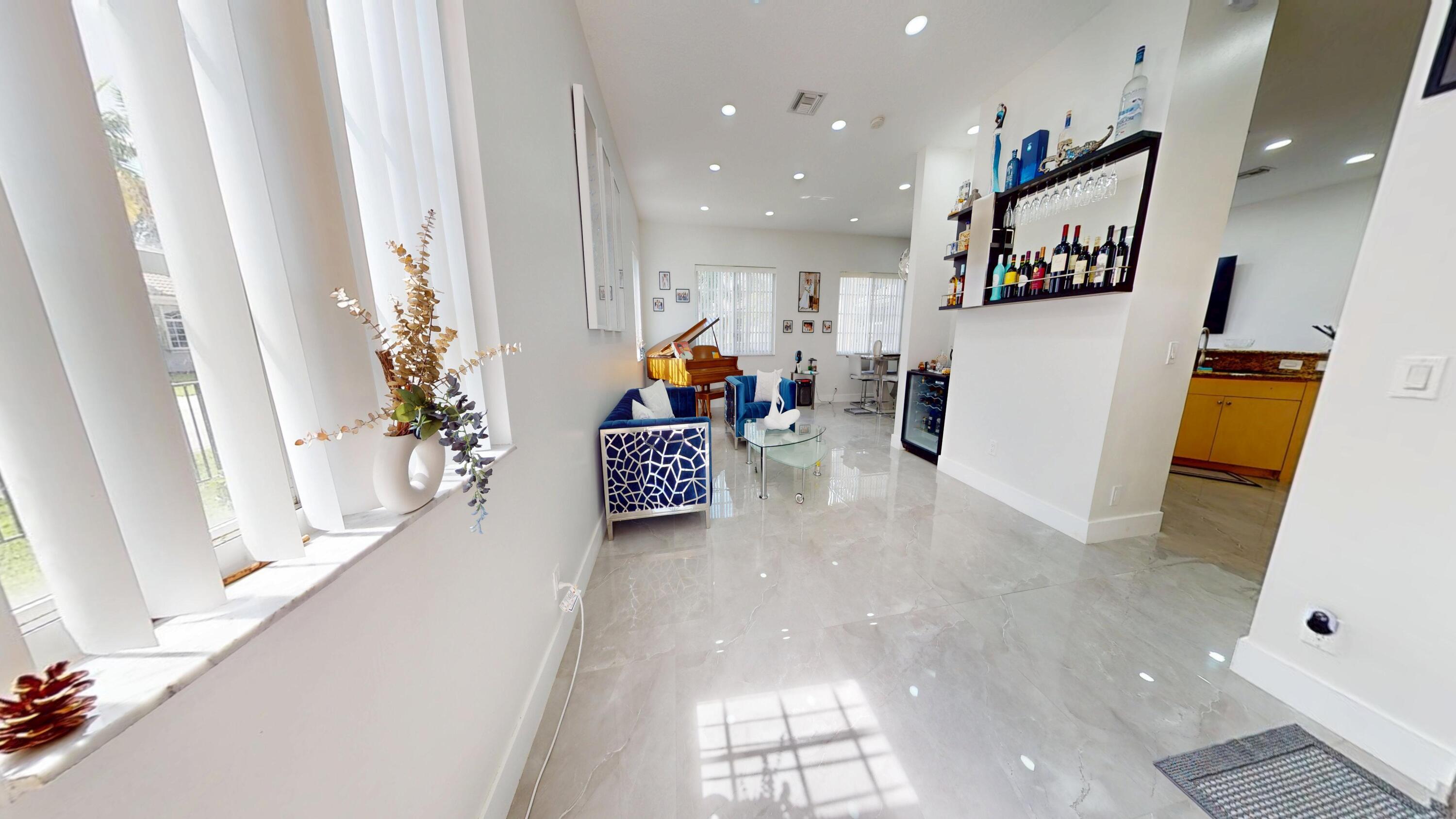 8586 White Cay Property Photo 4