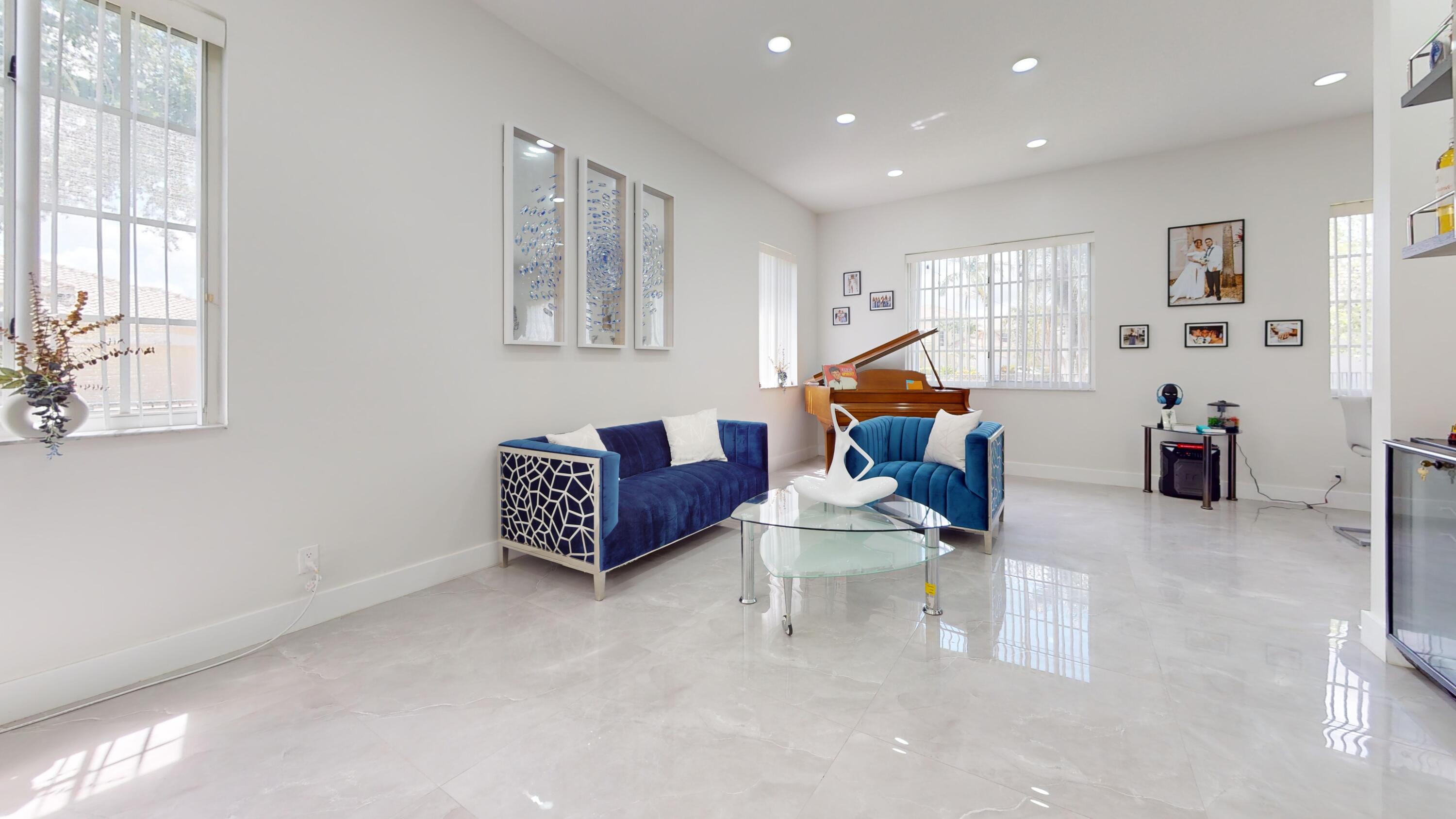 8586 White Cay Property Photo 5