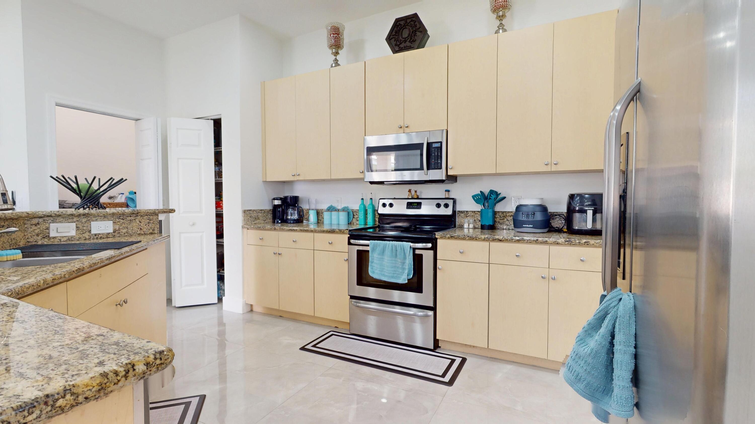8586 White Cay Property Photo 9