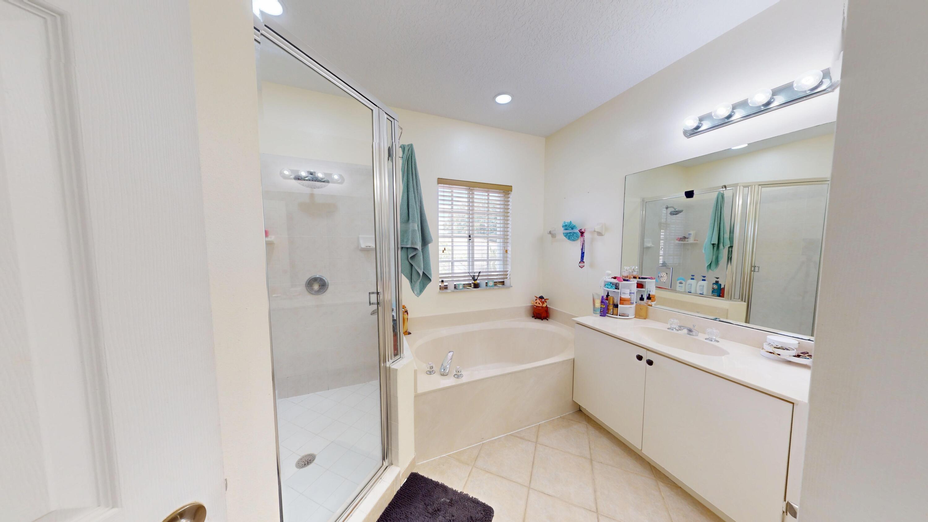 8586 White Cay Property Photo 28