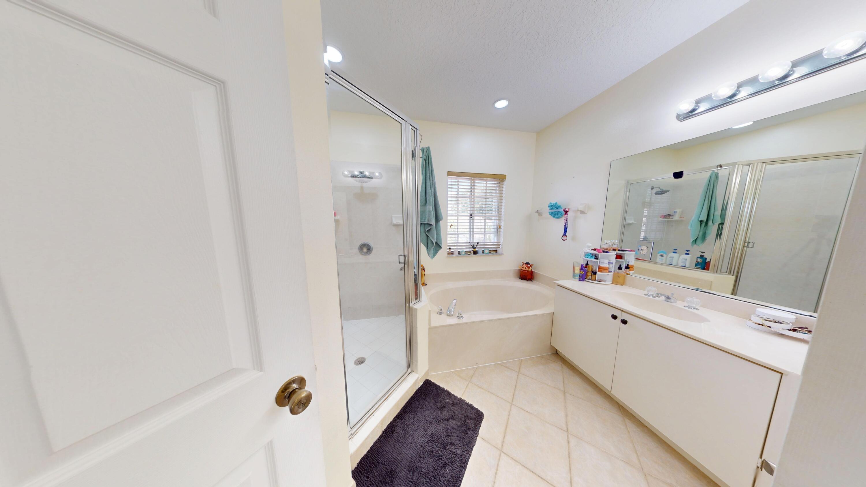 8586 White Cay Property Photo 29