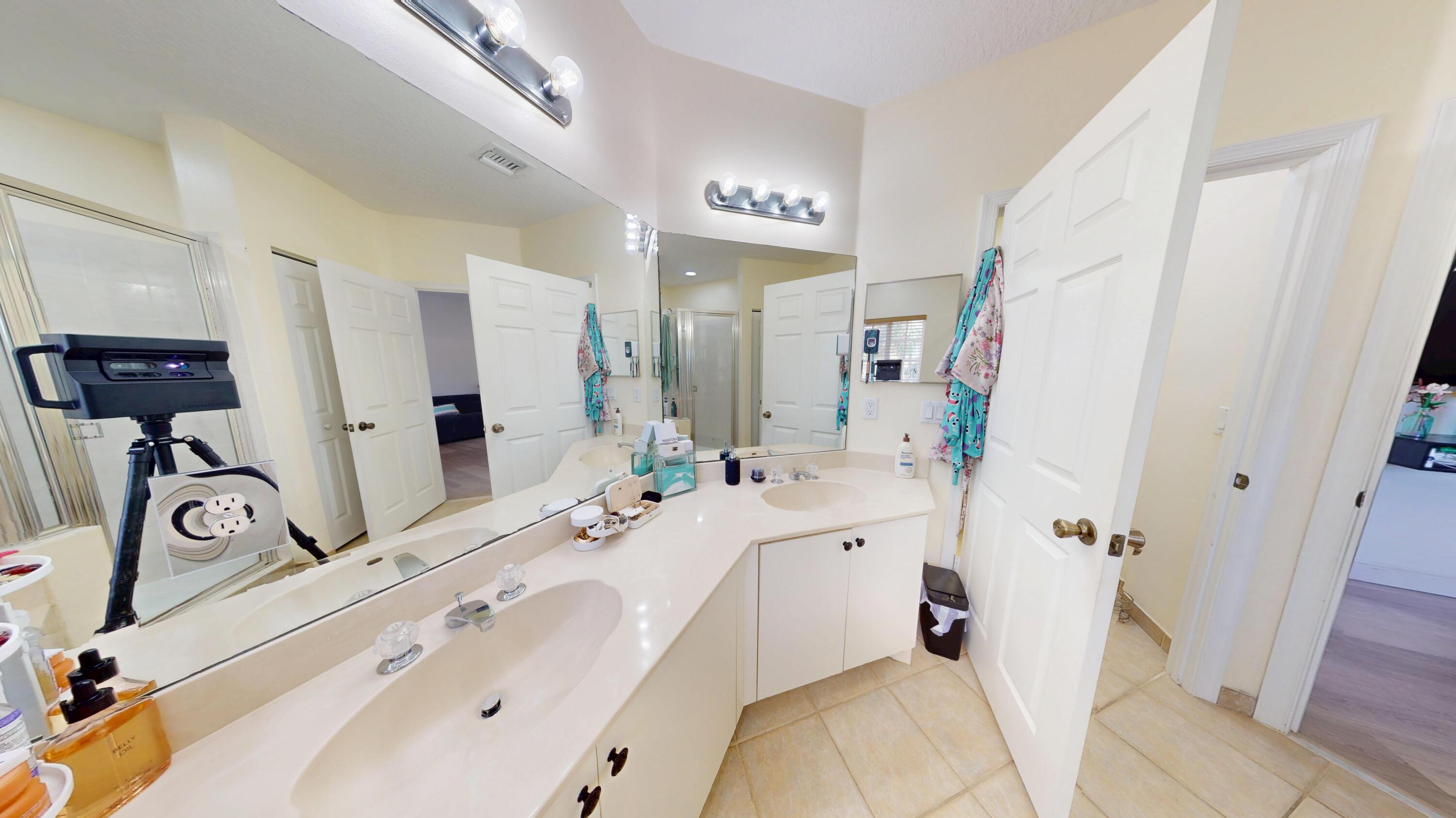 8586 White Cay Property Photo 30