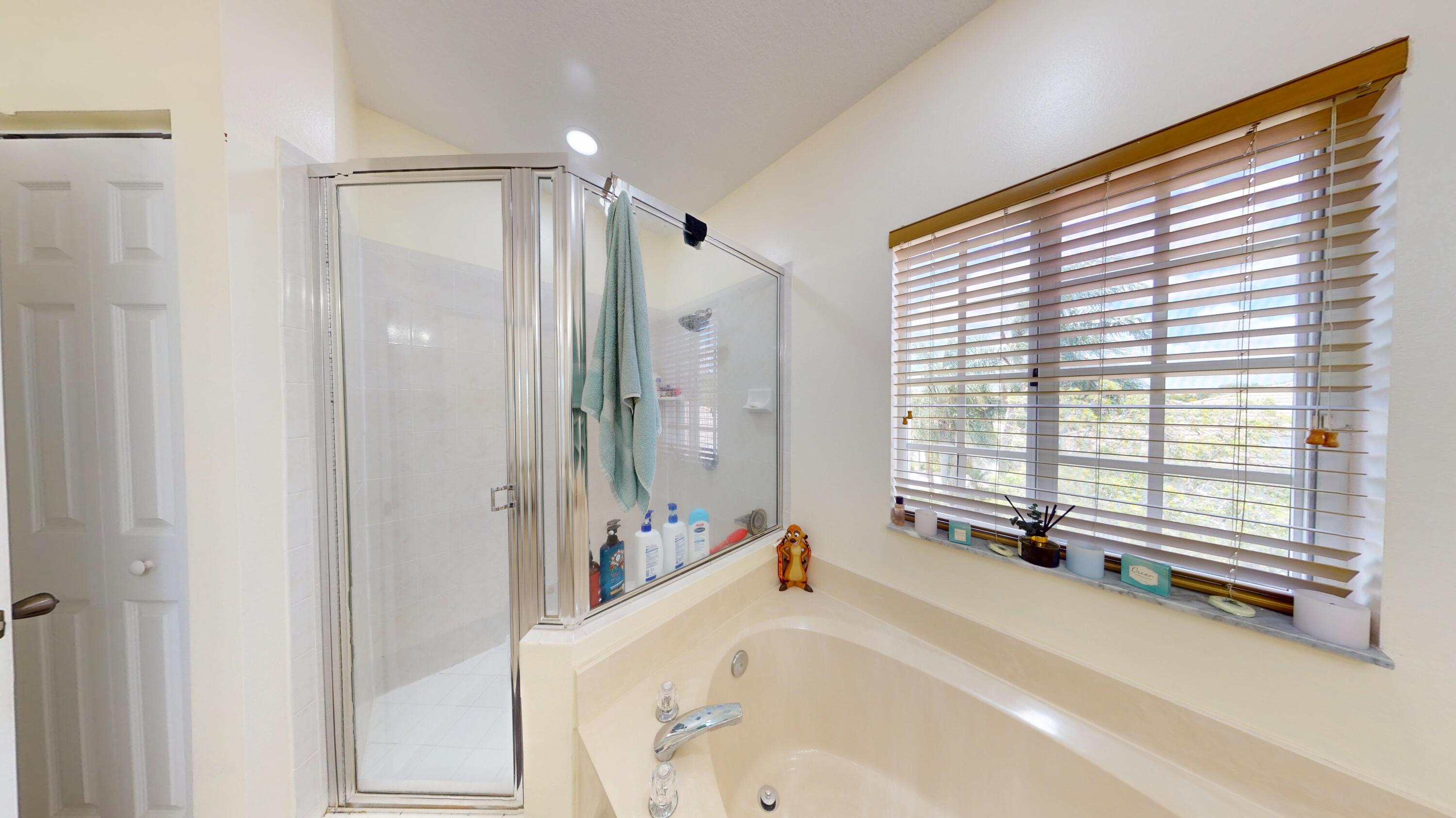 8586 White Cay Property Photo 31