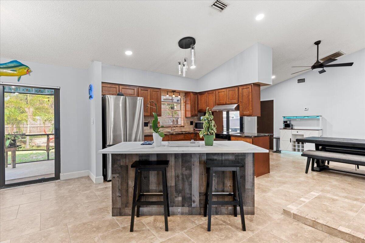 2350 Fallon Boulevard Ne Property Photo 10